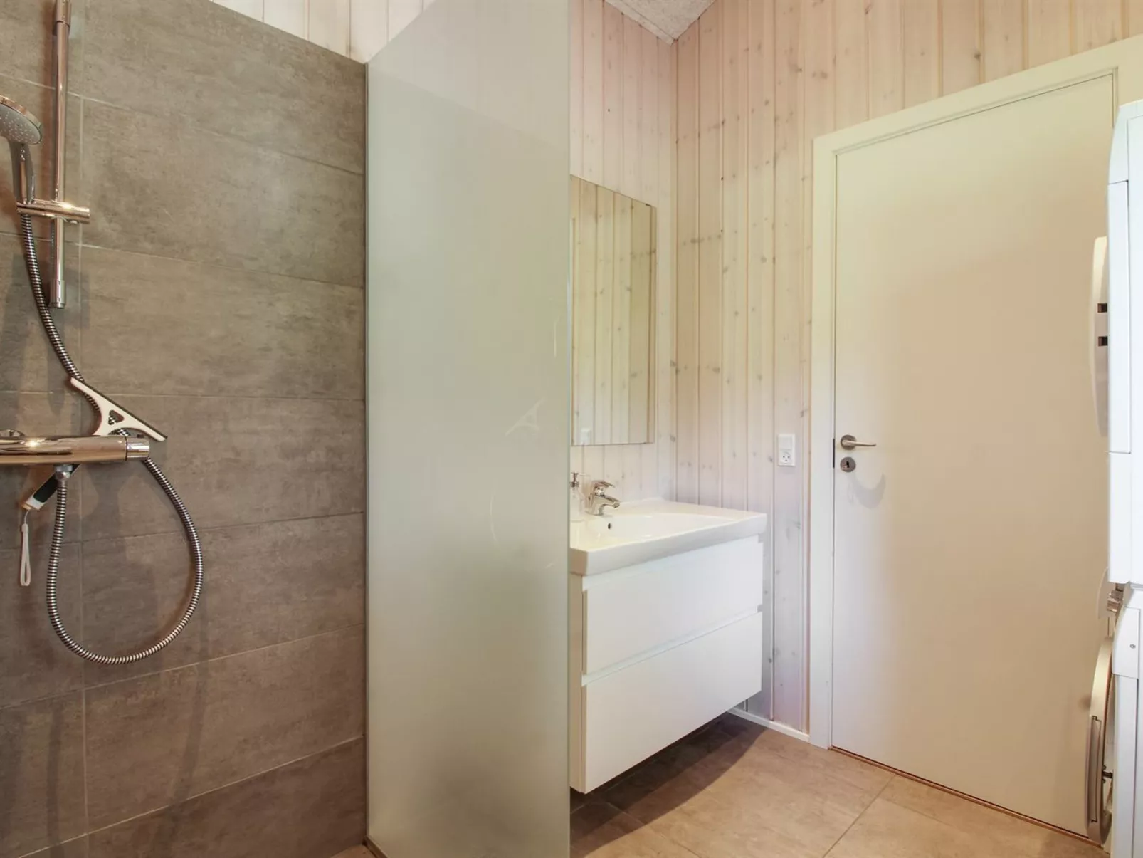 "Franke" - 1.1km from the sea-Inside