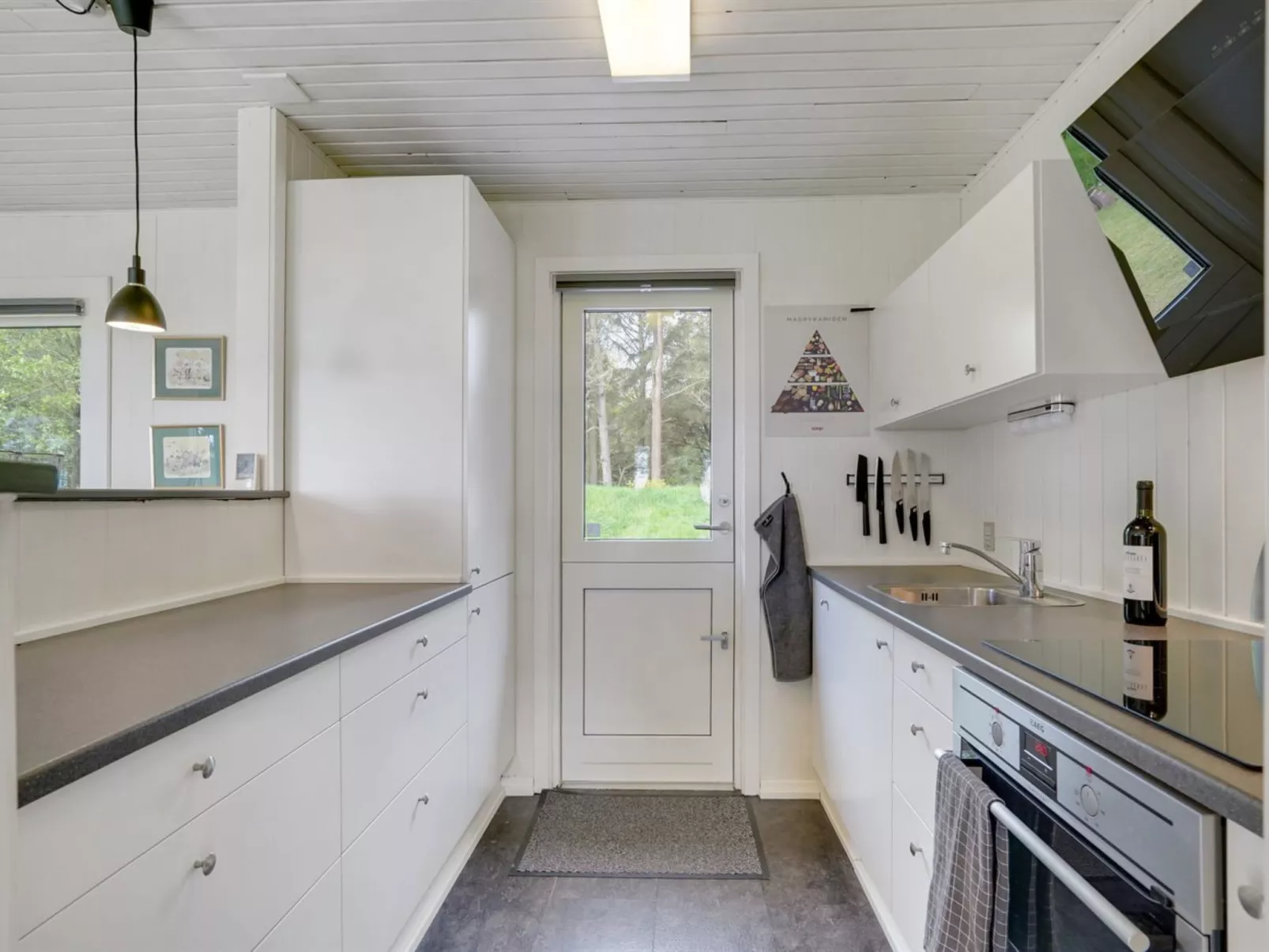 "Elny" - 500m to the fjord-Inside