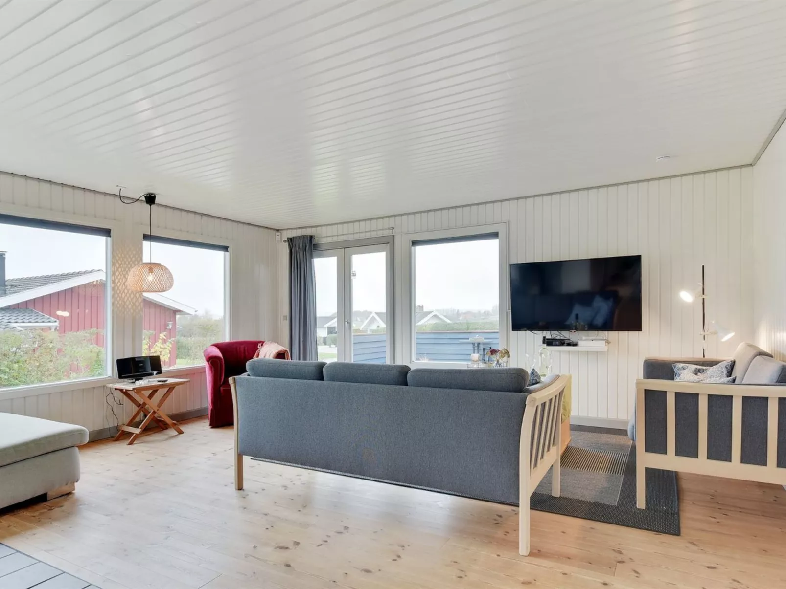 "Roar" - 500m from the sea-Drinnen