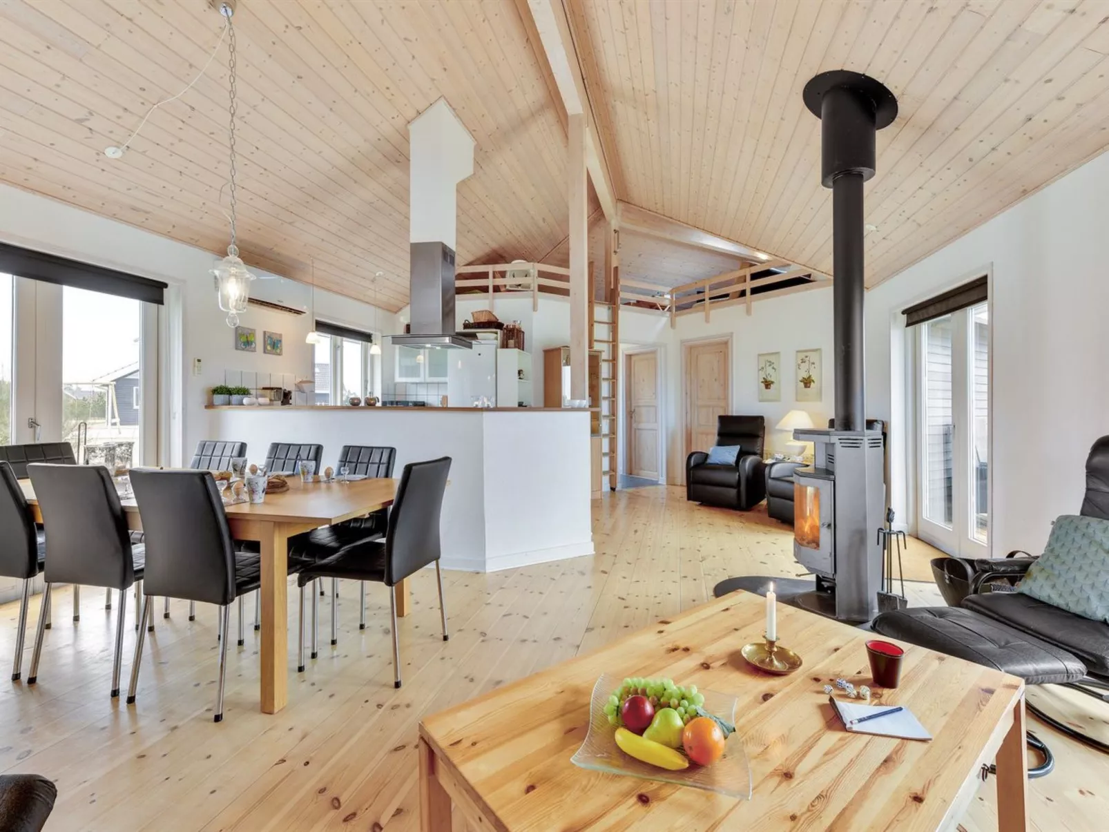 "Karmen" - 300m to the fjord-Dedans