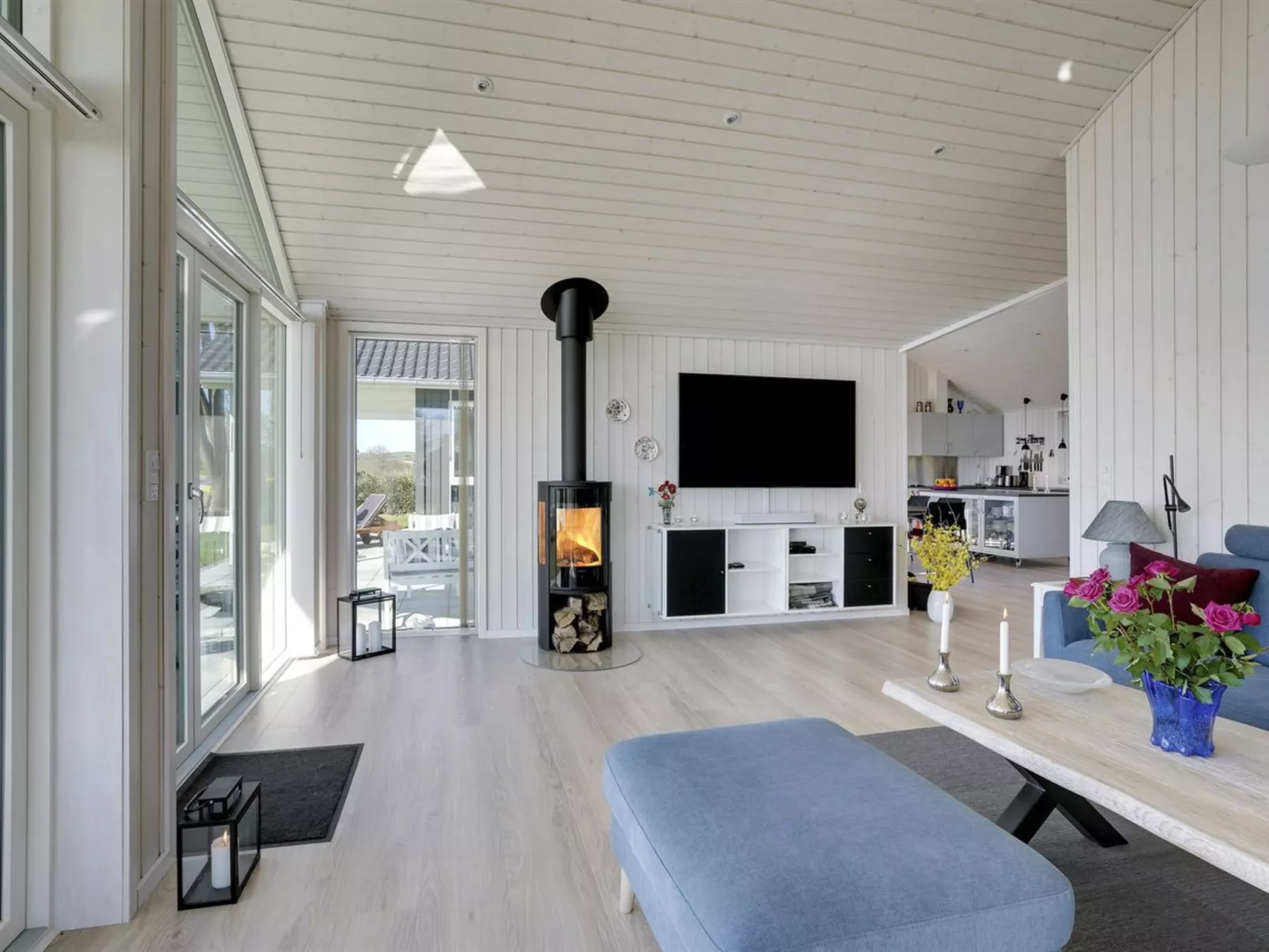 "Lander" - 20m from the sea-Inside