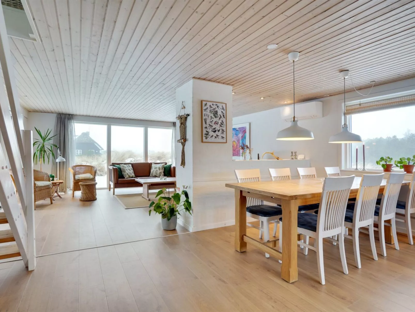 "Reiko" - 1.5km from the sea-Inside