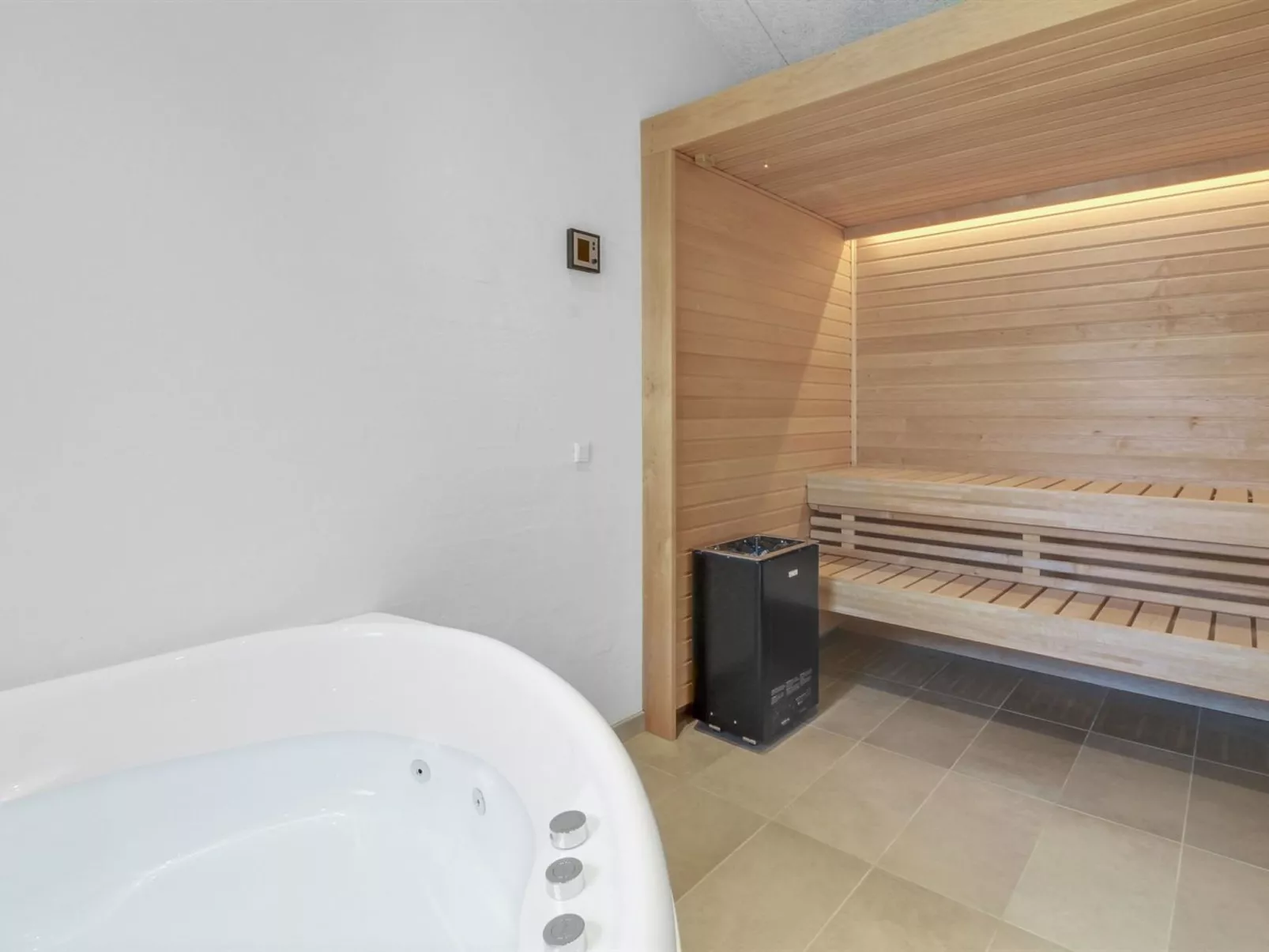 "Grith" - 1km from the sea-Inside