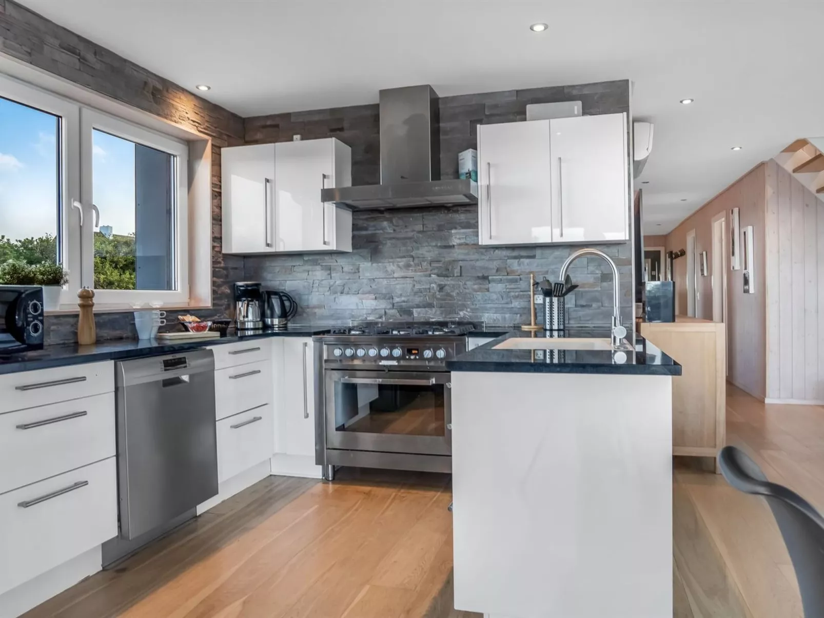 "Skamhals" - 700m from the sea-Inside