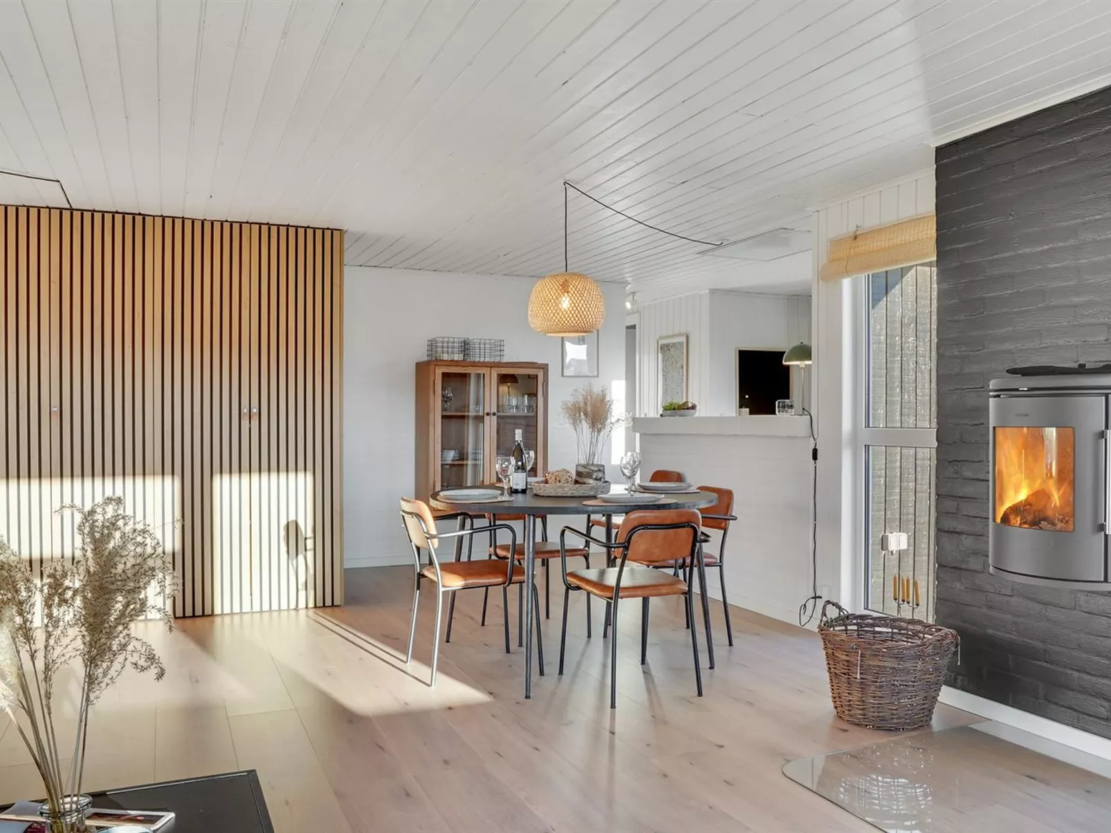 "Assa" -  from the sea-Inside