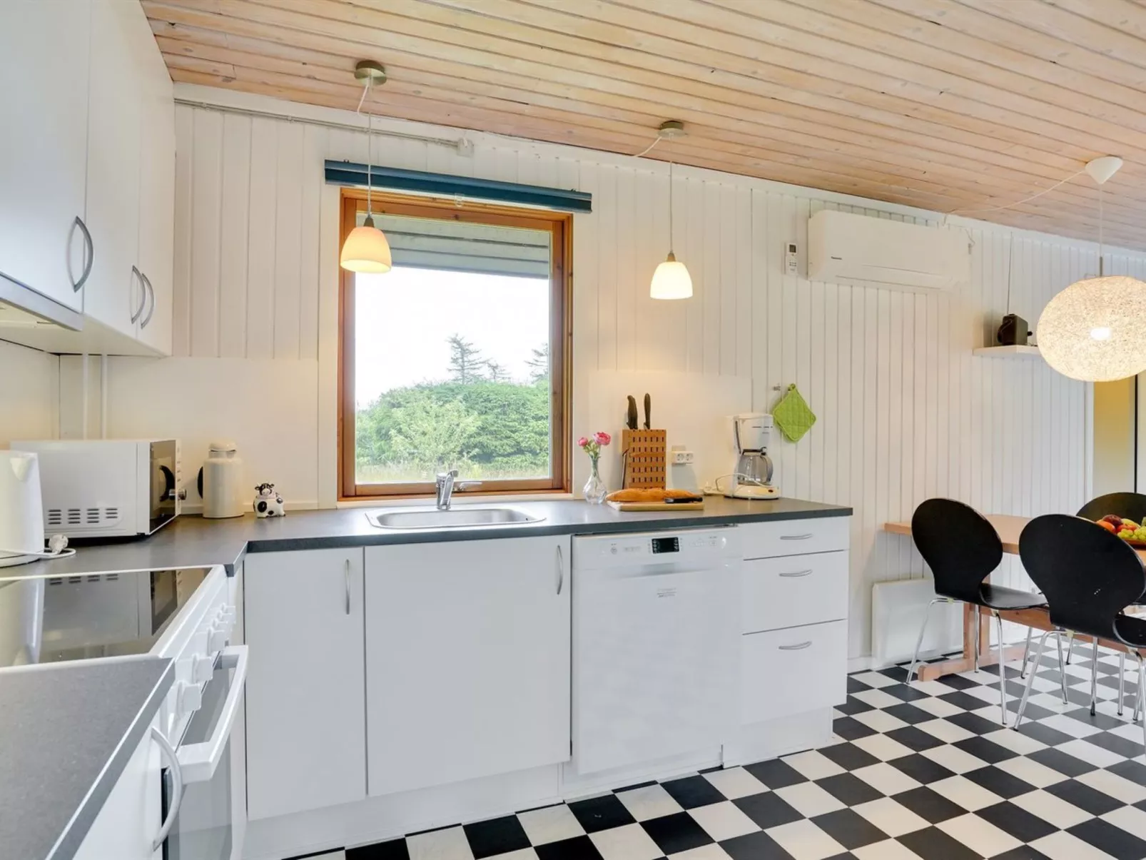 "Soraya" - 700m to the fjord-Inside