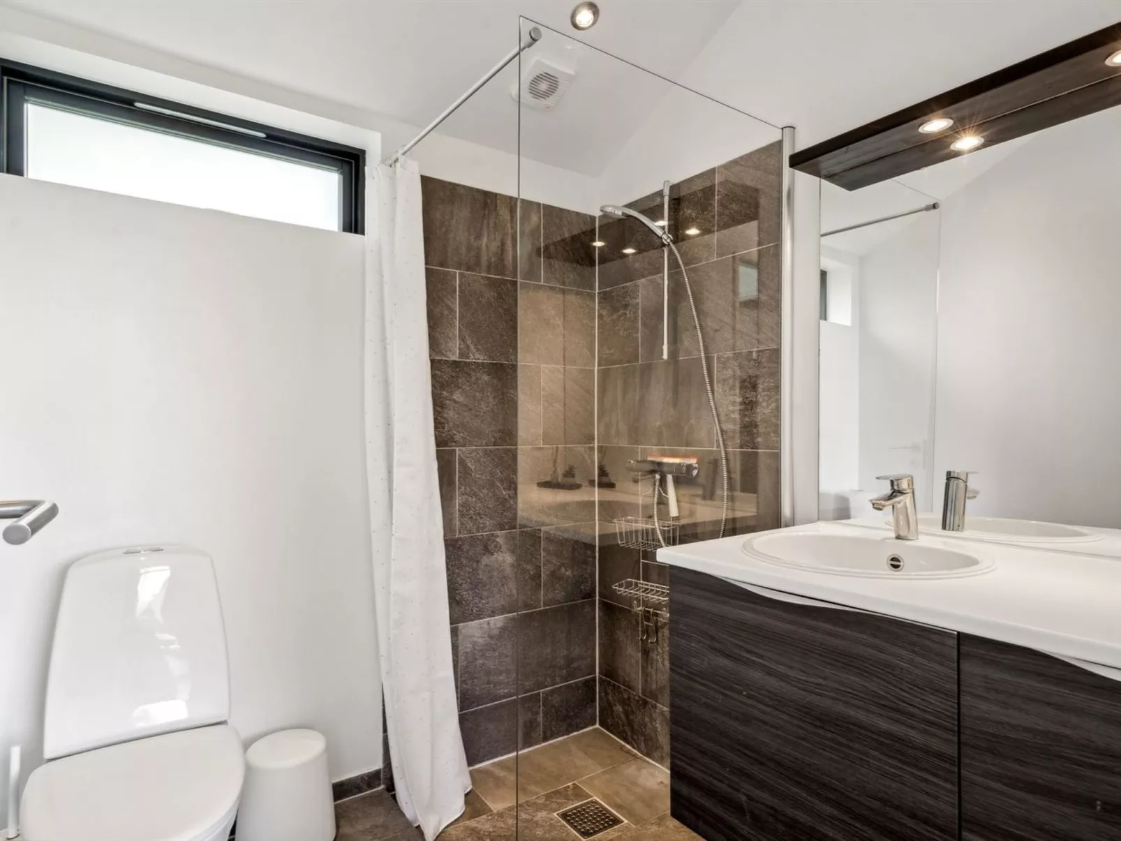 "Yukon" - 150m from the sea-Inside