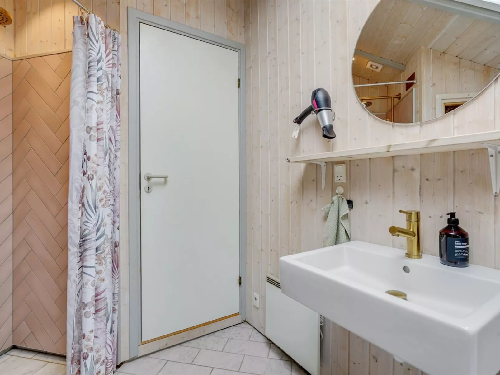 "Ely" - 300m from the sea-Inside