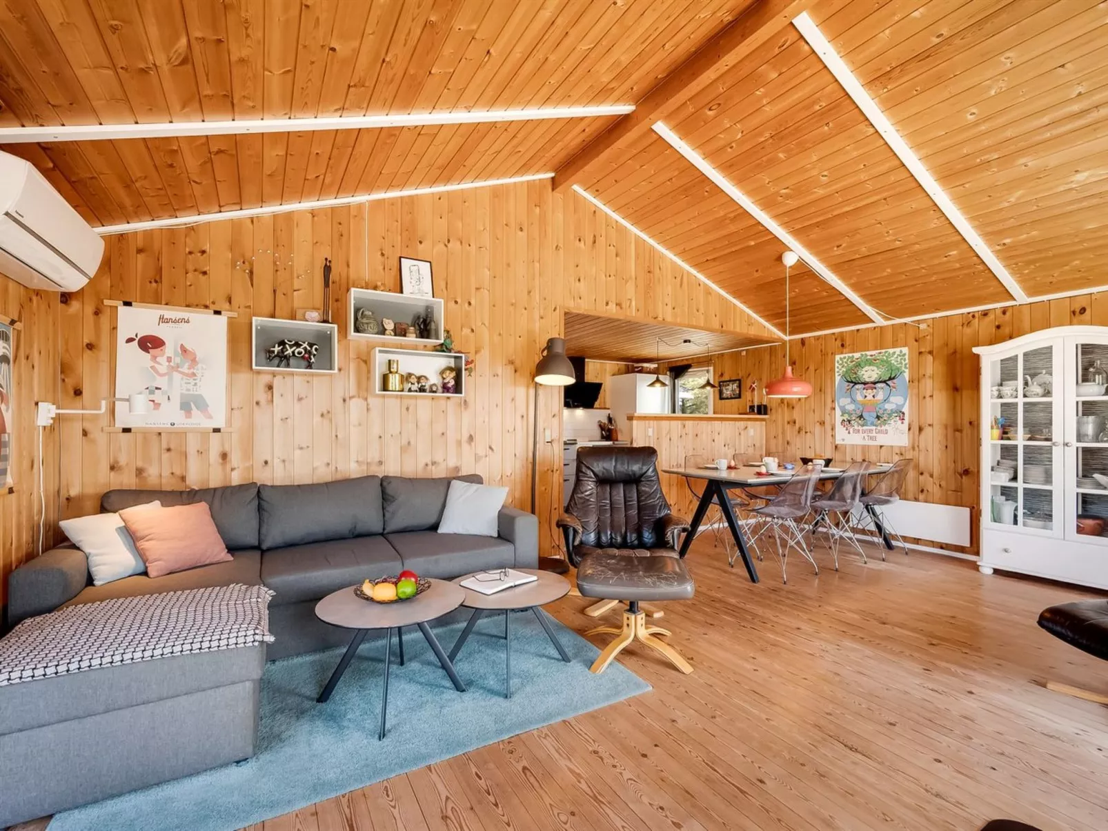 "Brigit" - 200m from the sea-Inside