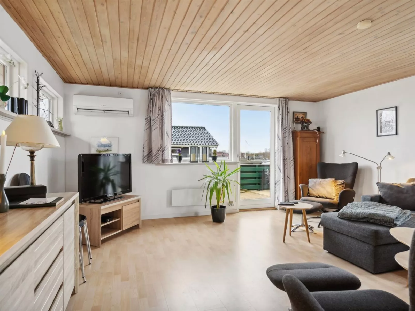 "Eldar" - 5m from the sea-Inside