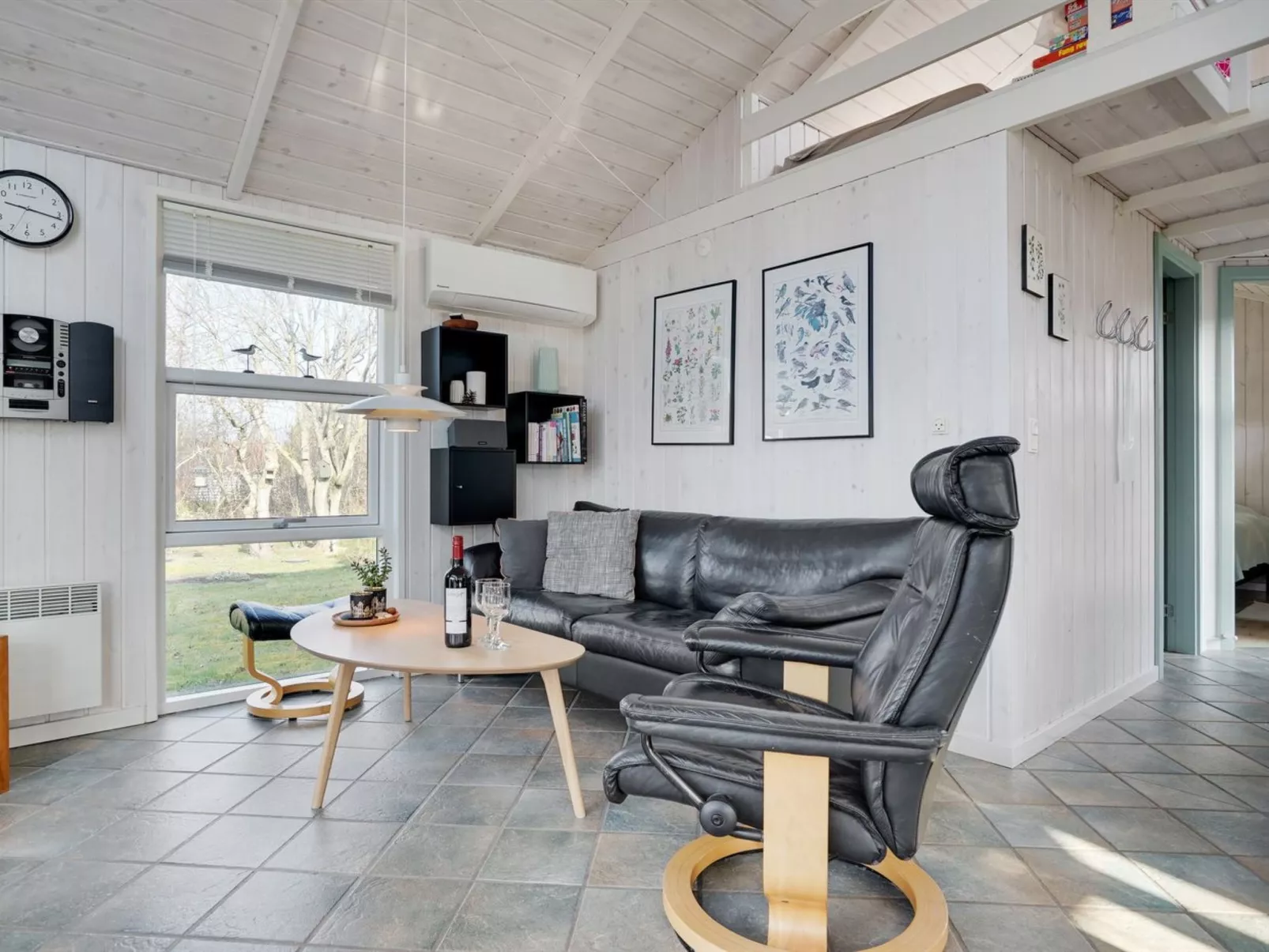 "Yara" - 1km to the fjord-Inside