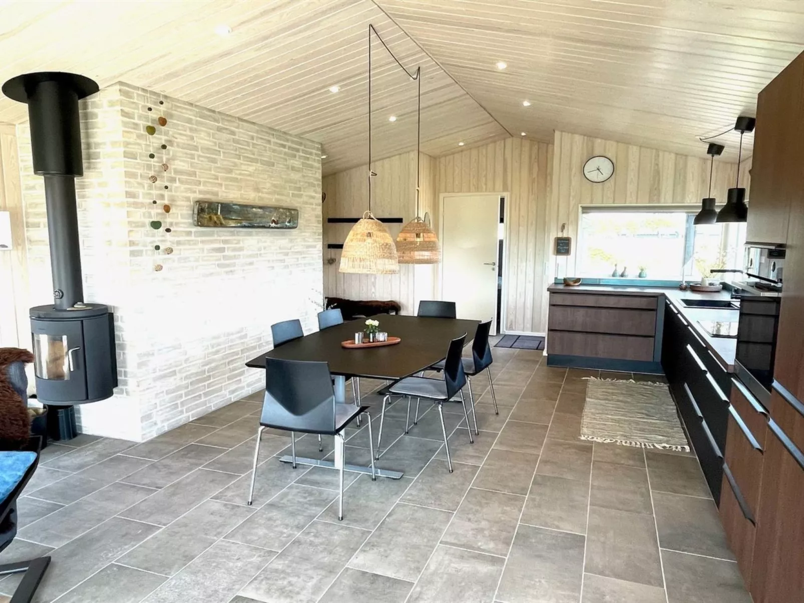 "Hinda" - 1.2km from the sea-Inside