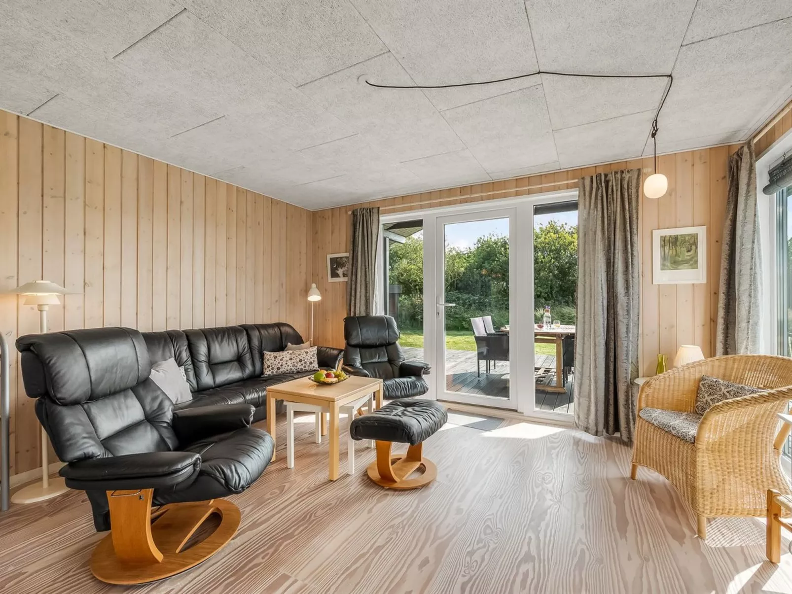 "Holm" - 700m to the fjord-Inside