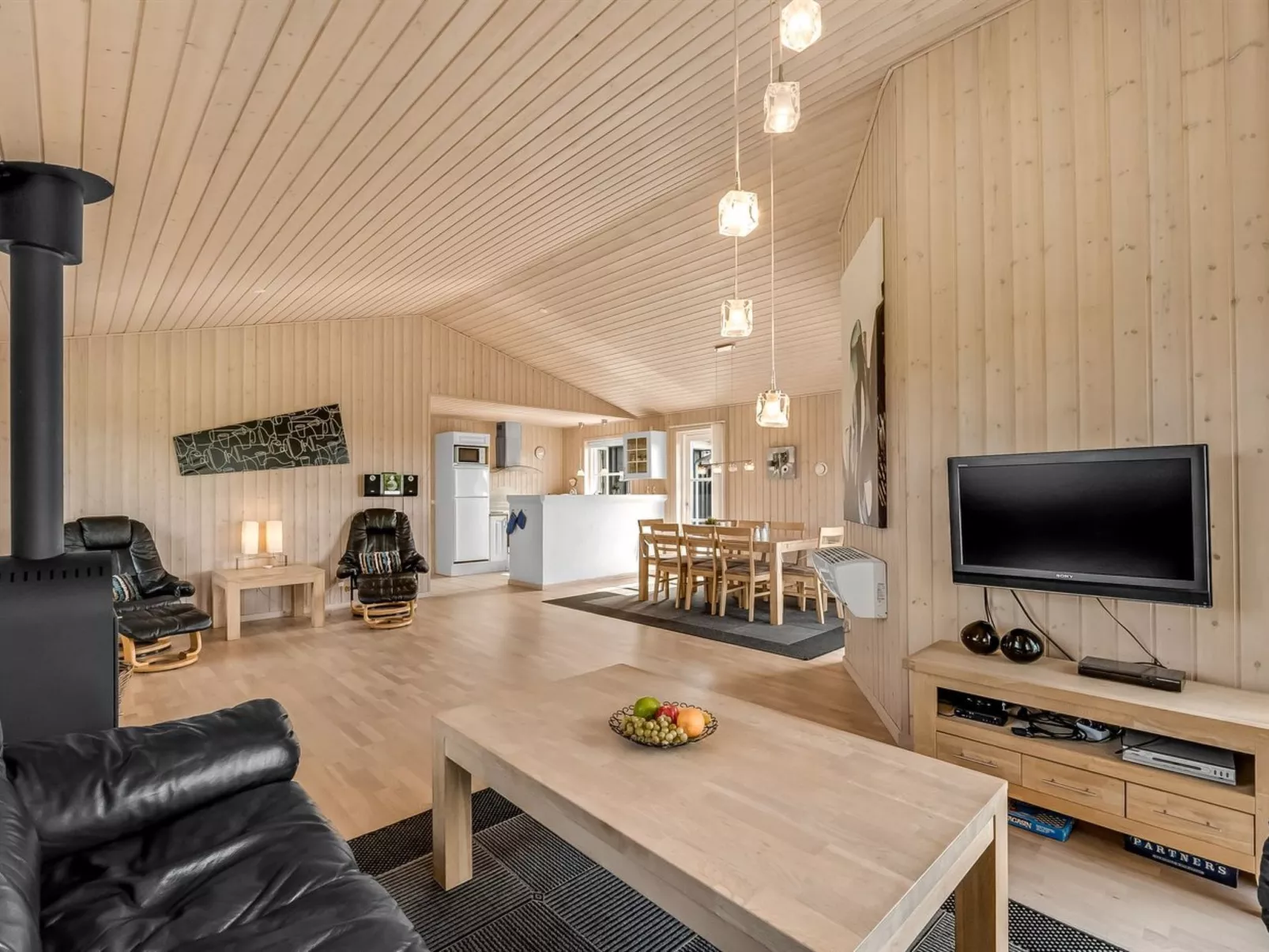 "Saara" - 700m to the fjord-Drinnen