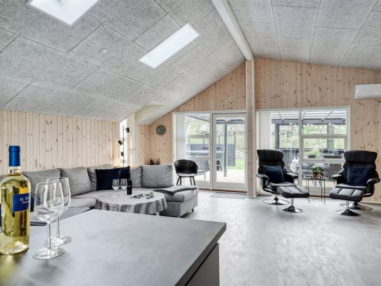 "Gustaf" - 400m to the fjord-Inside