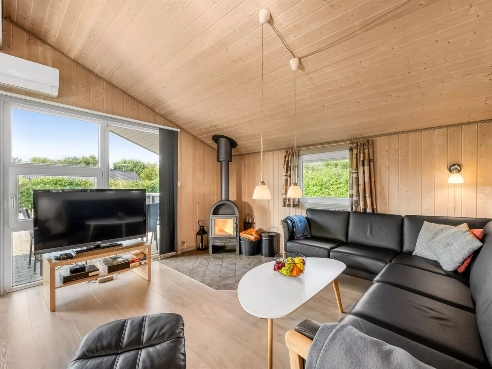 "Robertha" - 800m to the fjord-Dedans