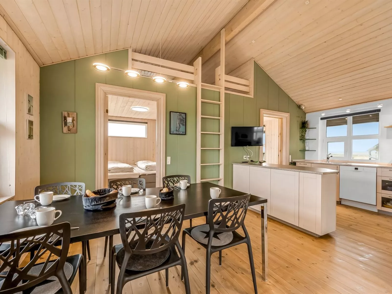 "Tahnee" - 450m from the sea-Inside