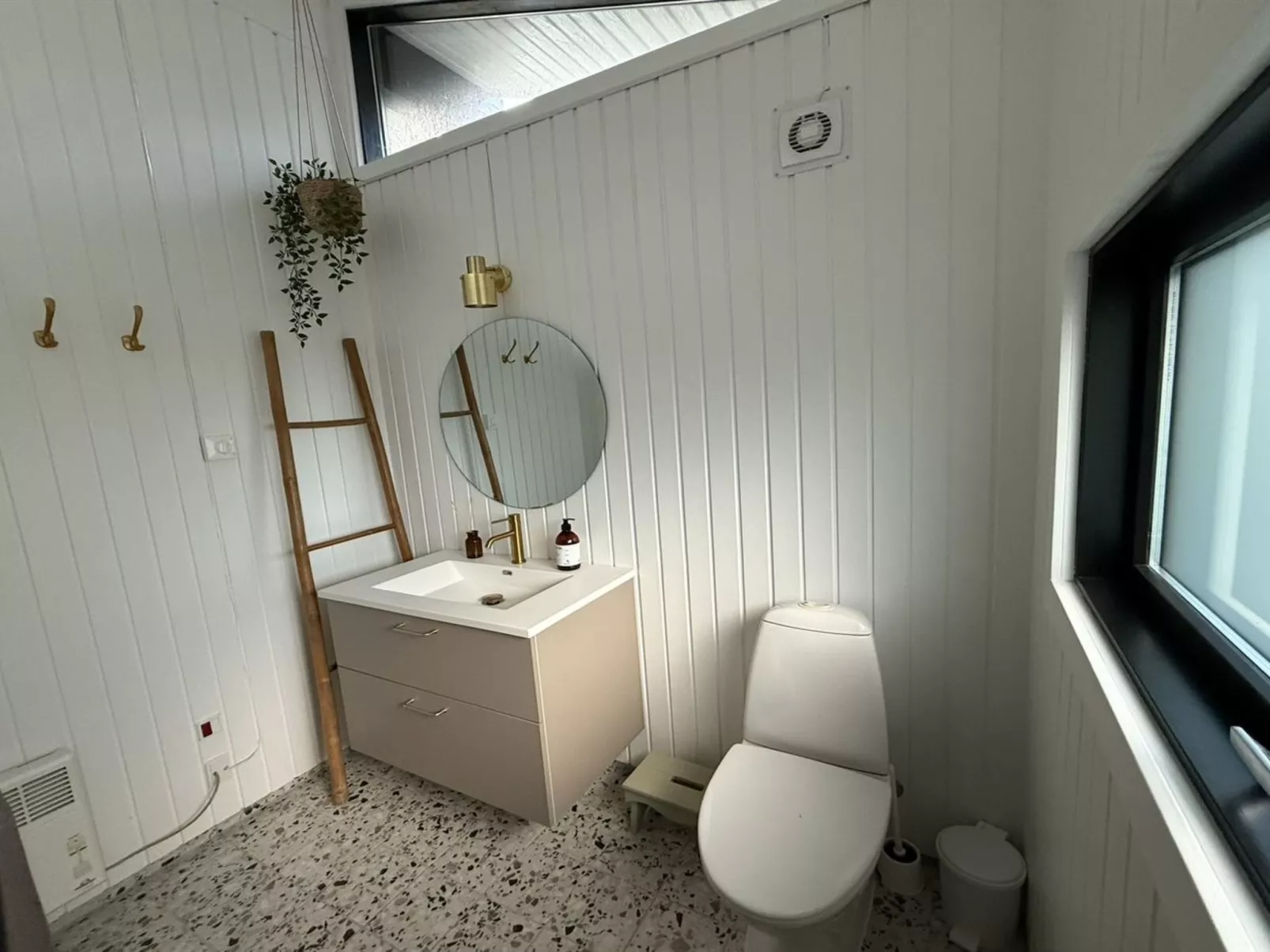 "Glenda" - 3km from the sea-Inside