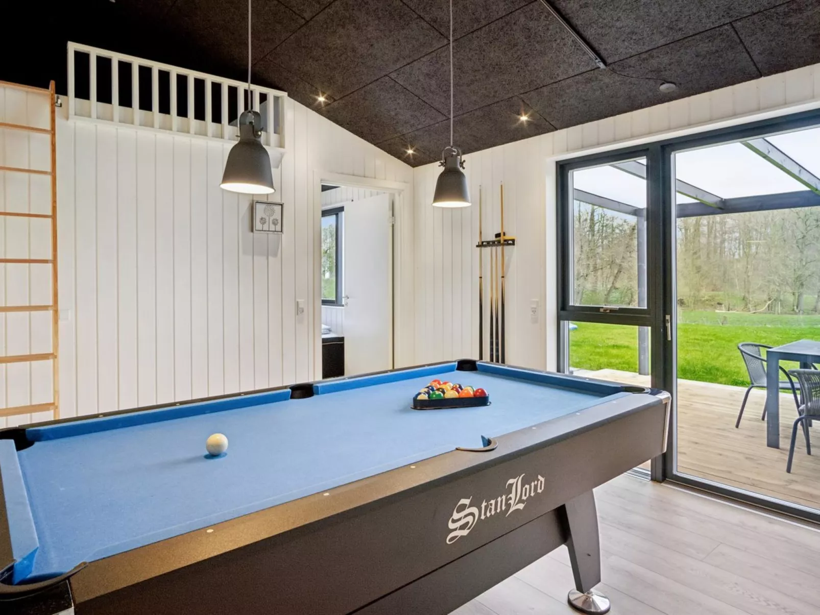 "Jul" - 300m from the sea-Inside