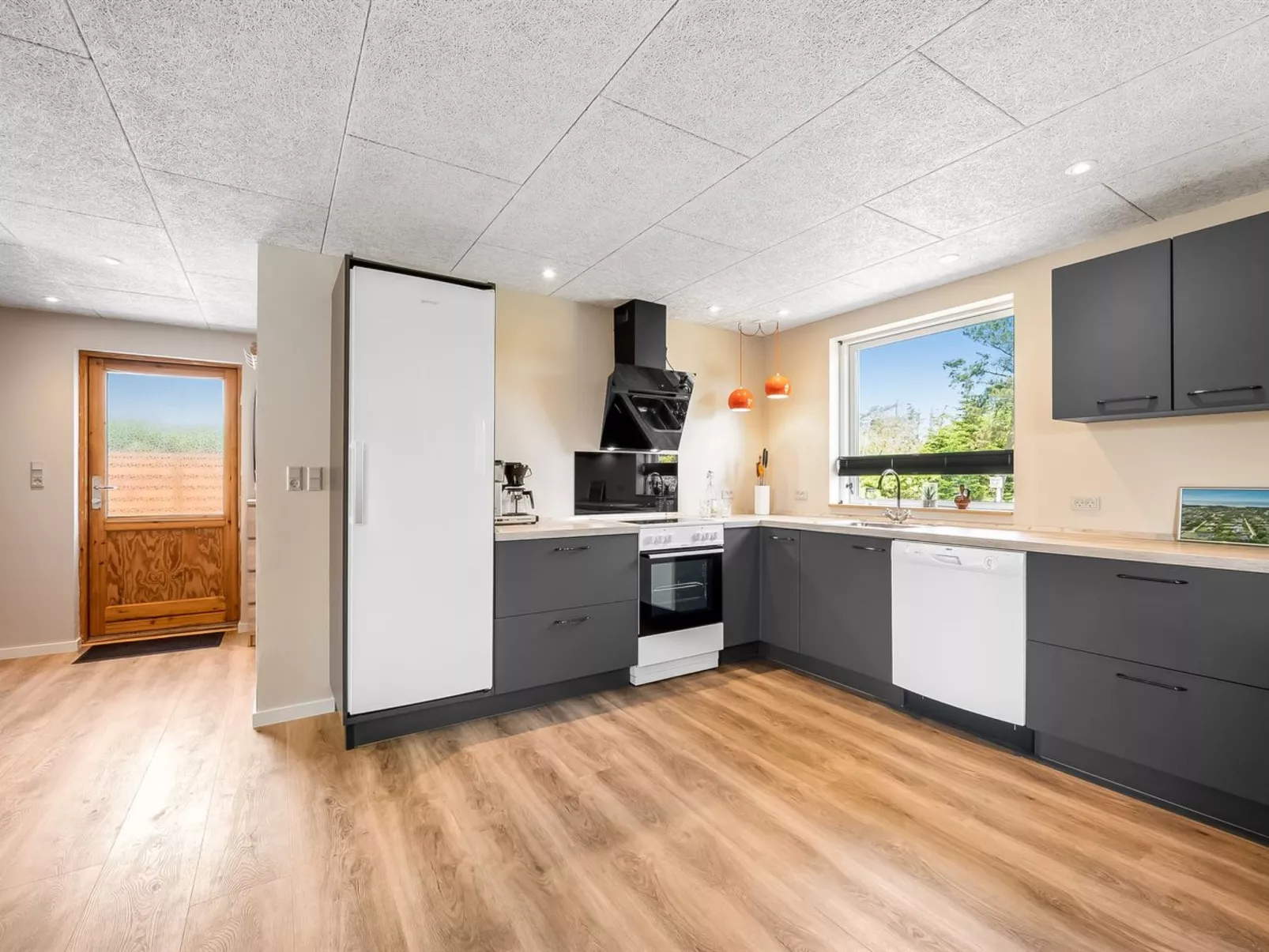 "Eira" - 350m to the fjord-Inside