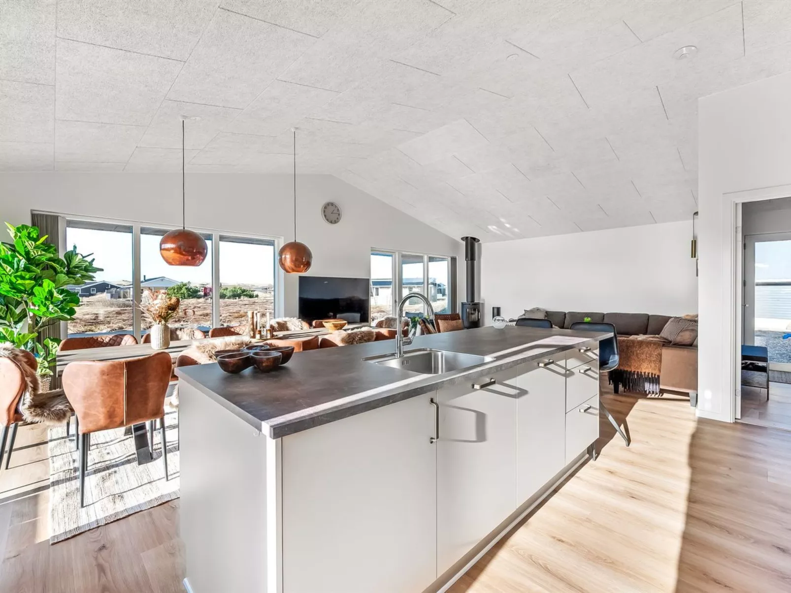 "Waldar" -  from the sea-Inside