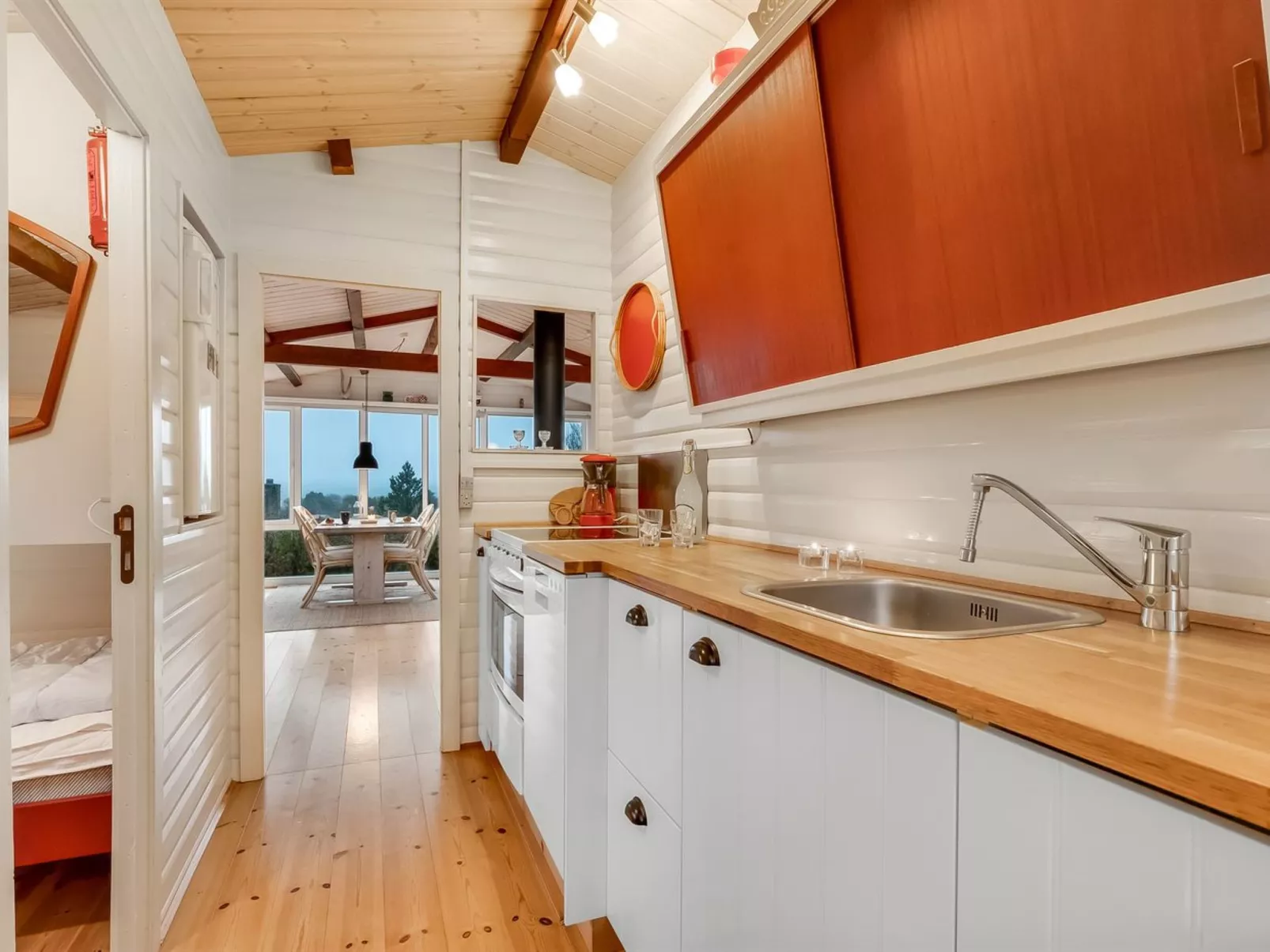 "Dimo" - 300m to the fjord-Inside