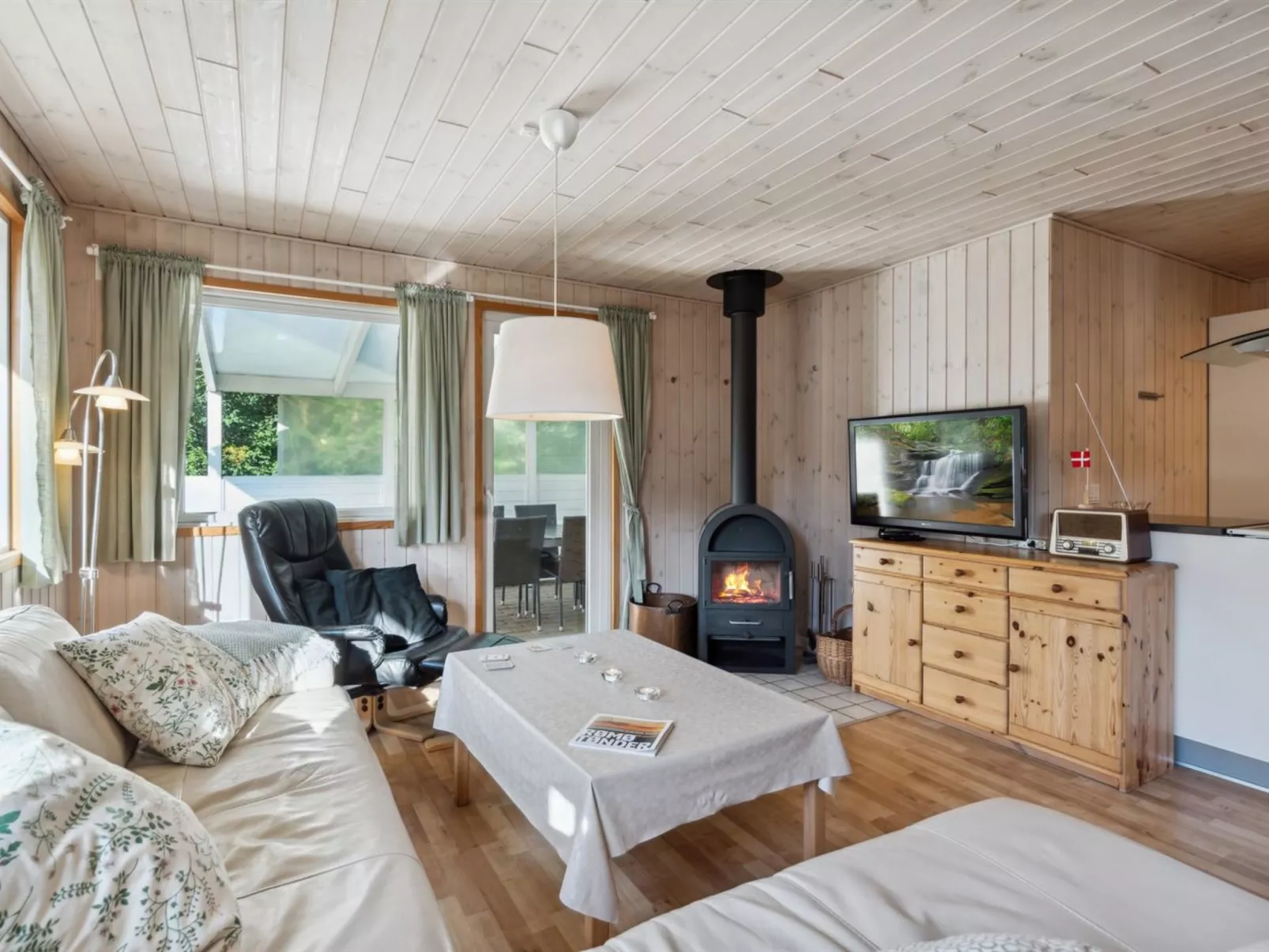 "Viljo" - 30km from the sea-Inside