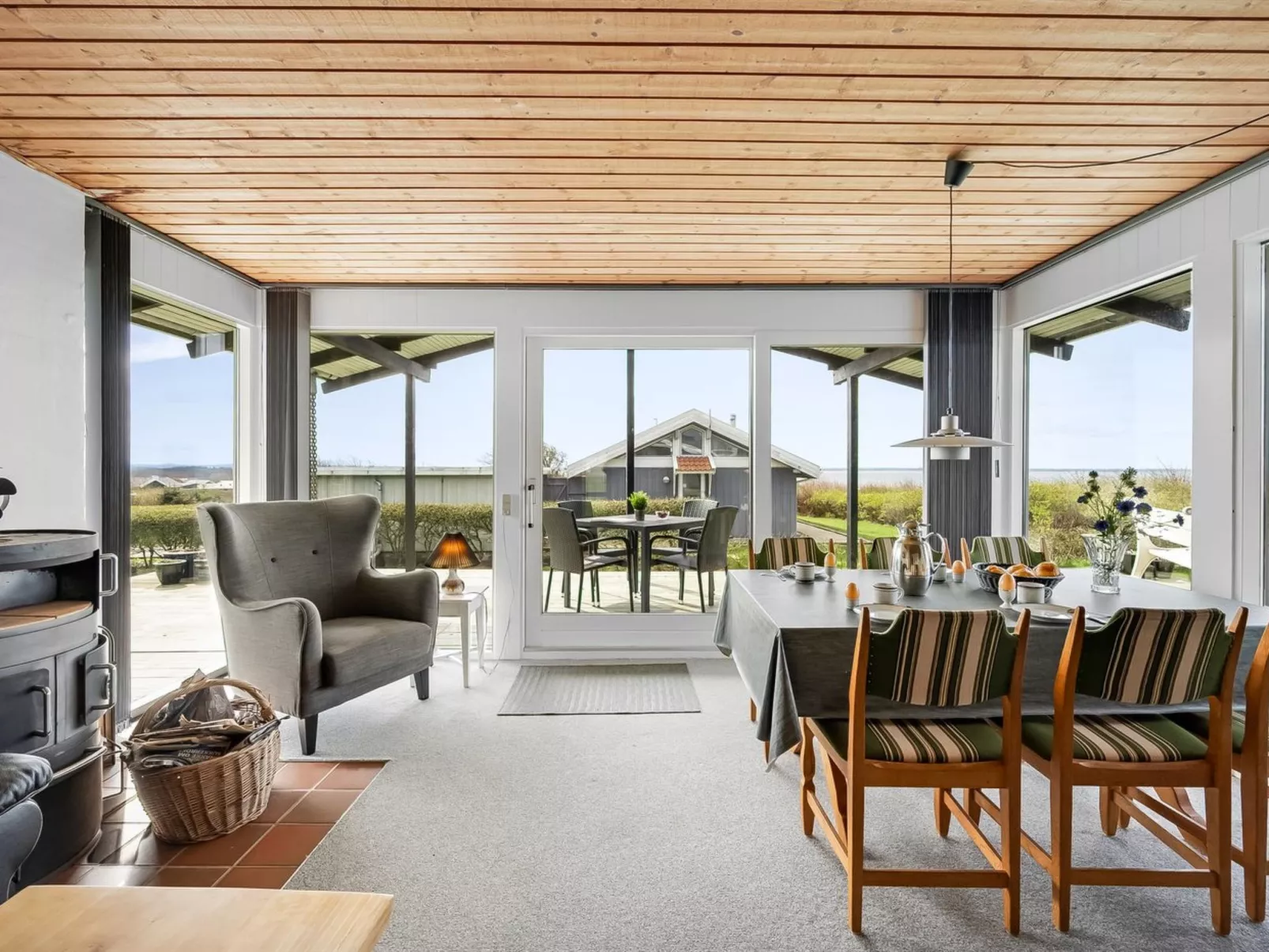 "Kirsa" - 200m to the fjord-Dedans