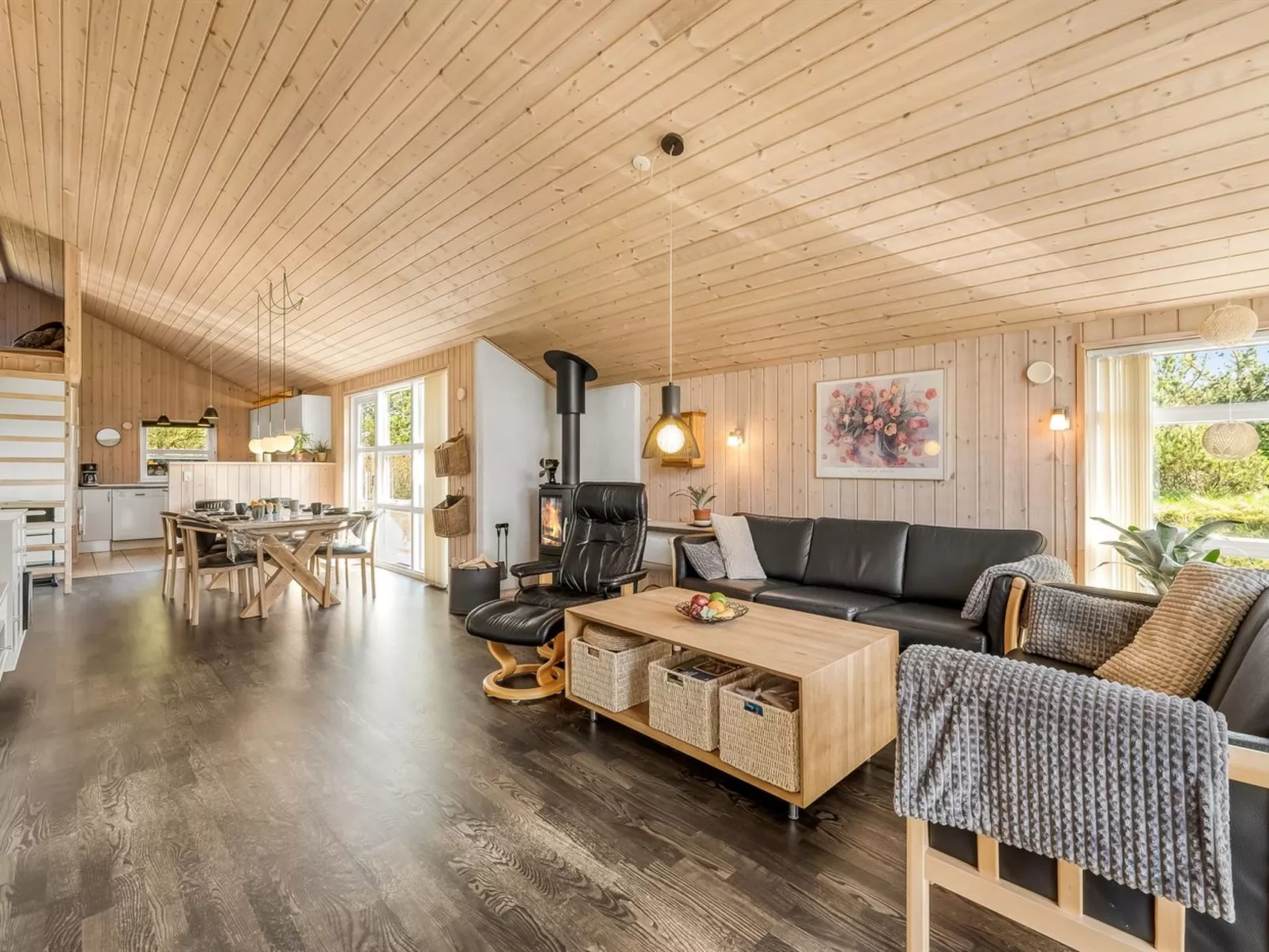 "Rekke" - 300m to the fjord-Dedans