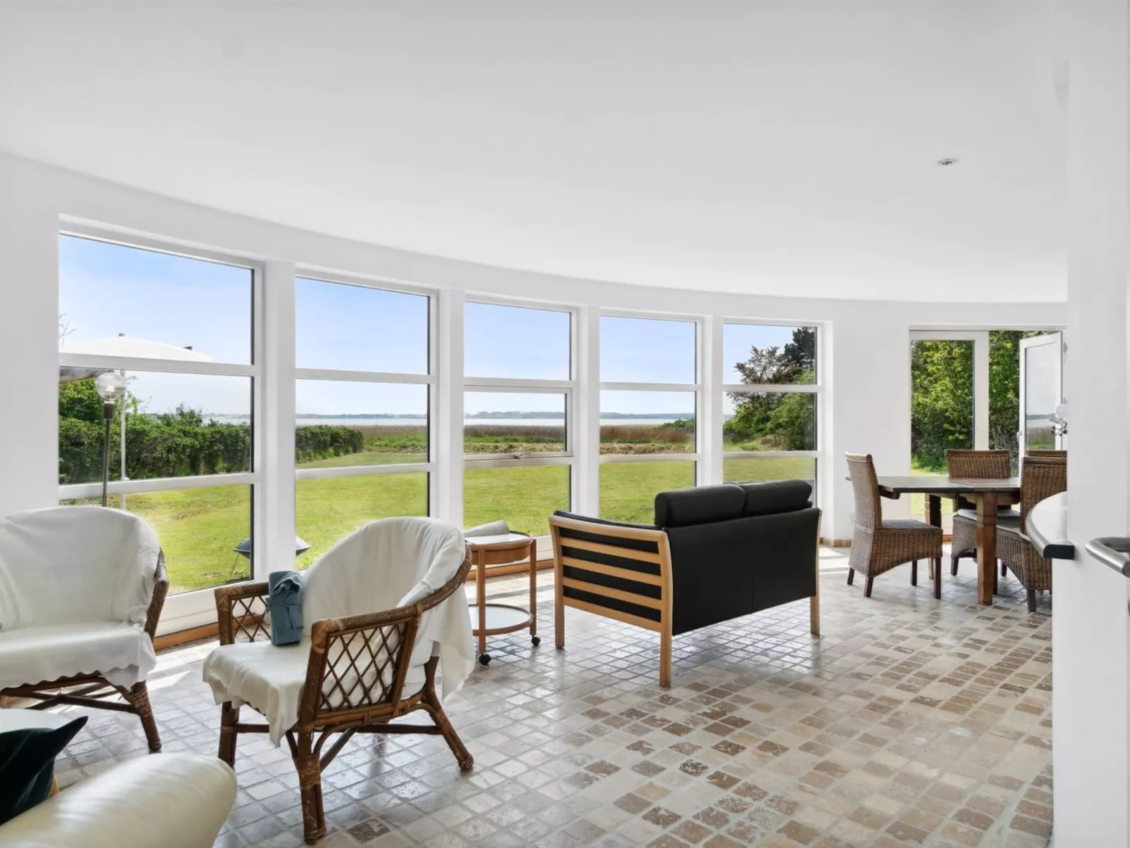 "Vemund" - 100m to the fjord-Draußen