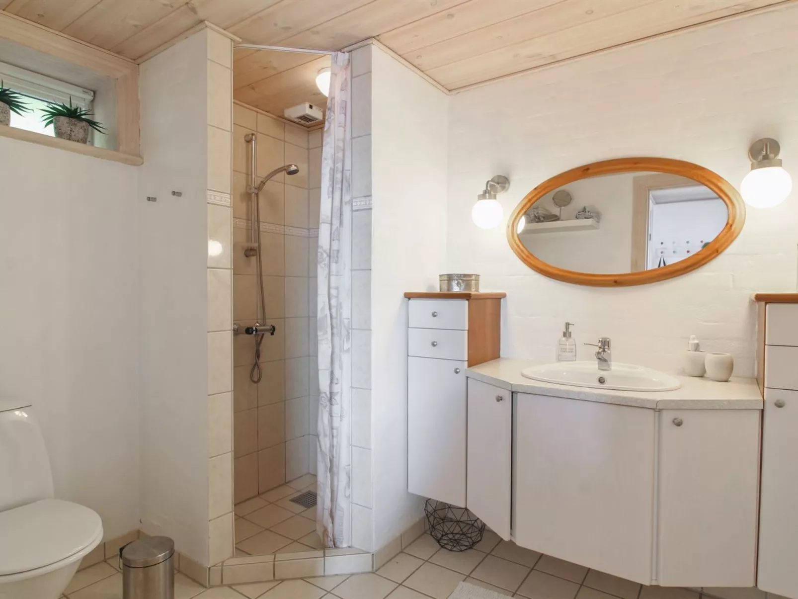 "Sander" - 10m to the fjord-Drinnen