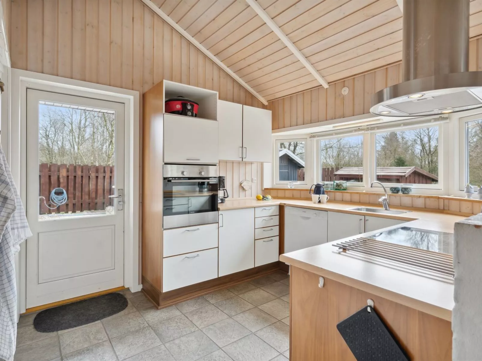 "Elif" - 30km from the sea-Drinnen