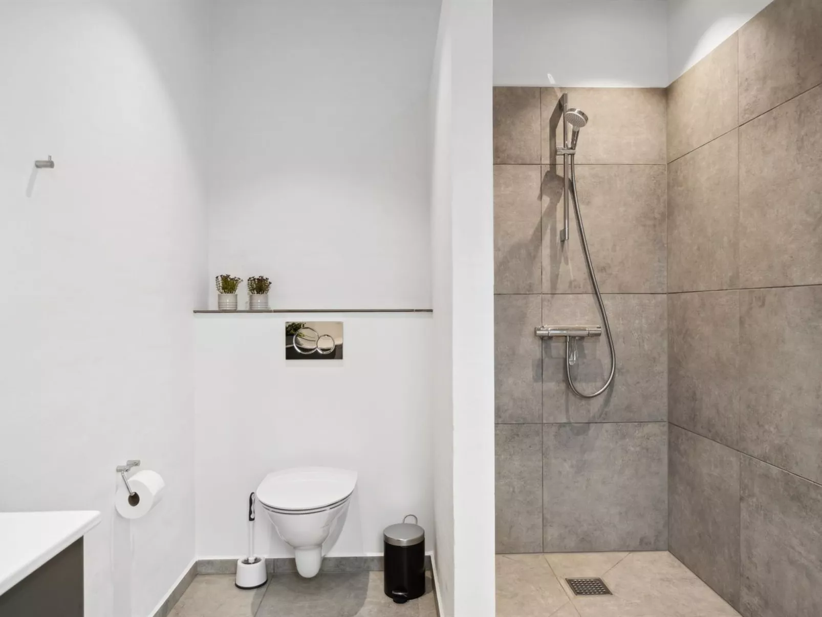 "Ann" - 1.3km from the sea-Dedans