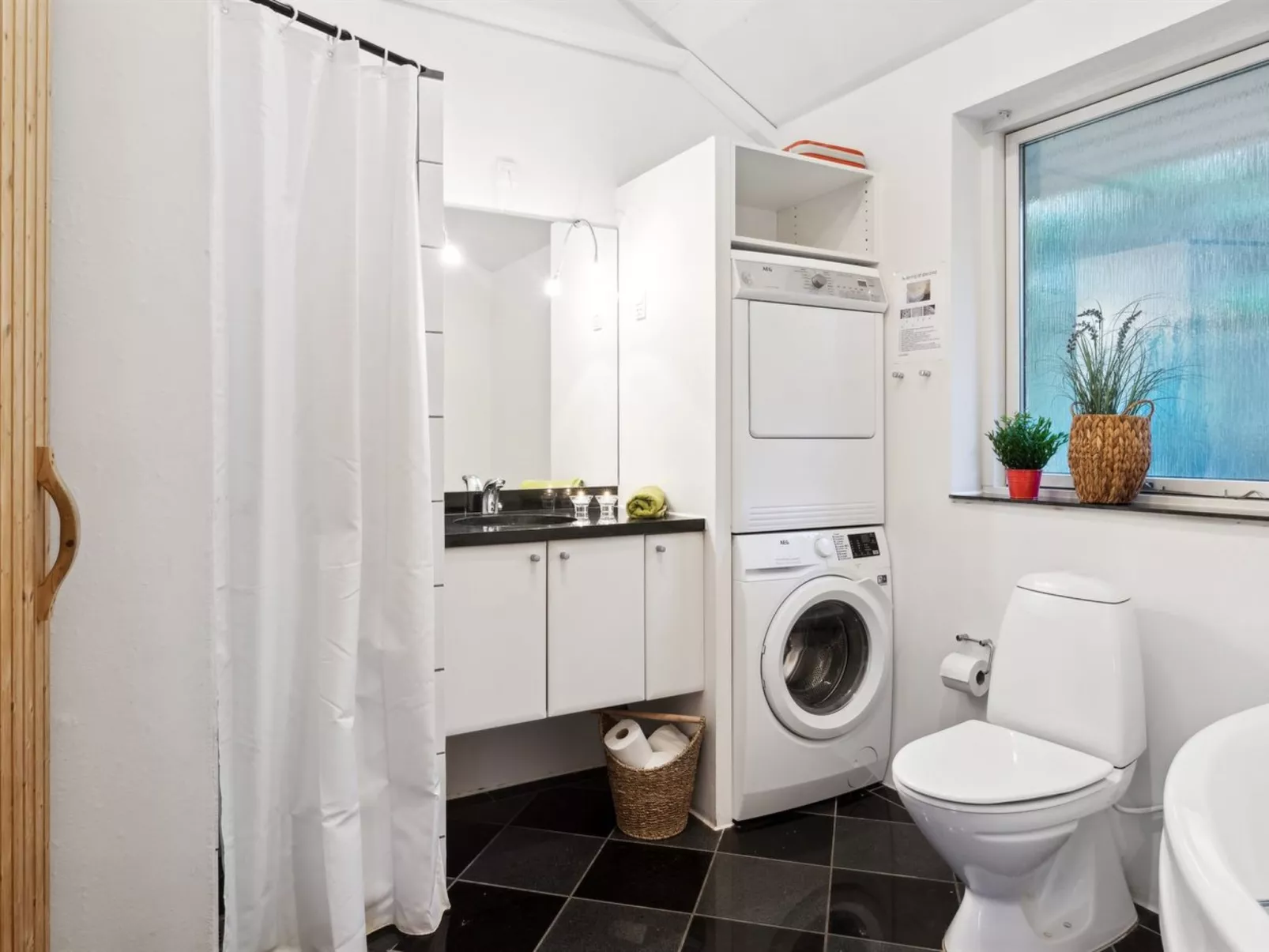 "Guri" - 600m to the fjord-Dedans