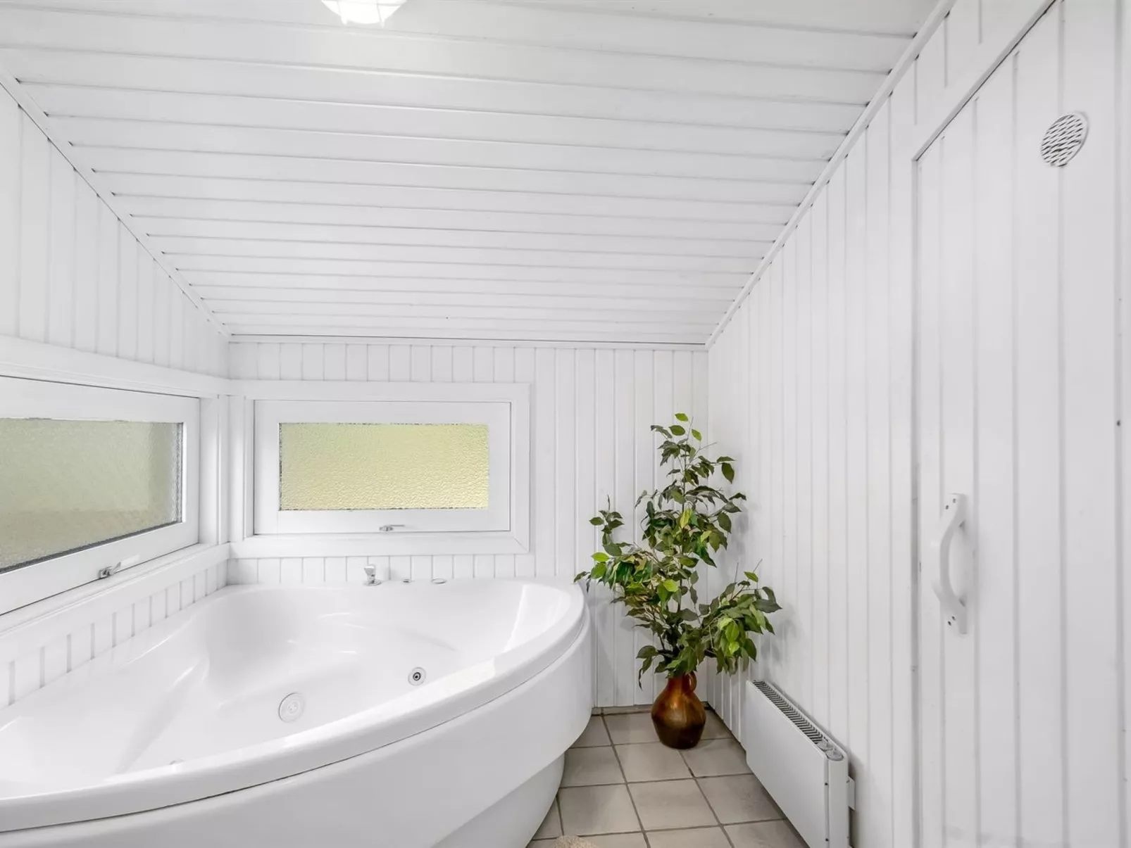 "Amai" - 100m from the sea-Dedans