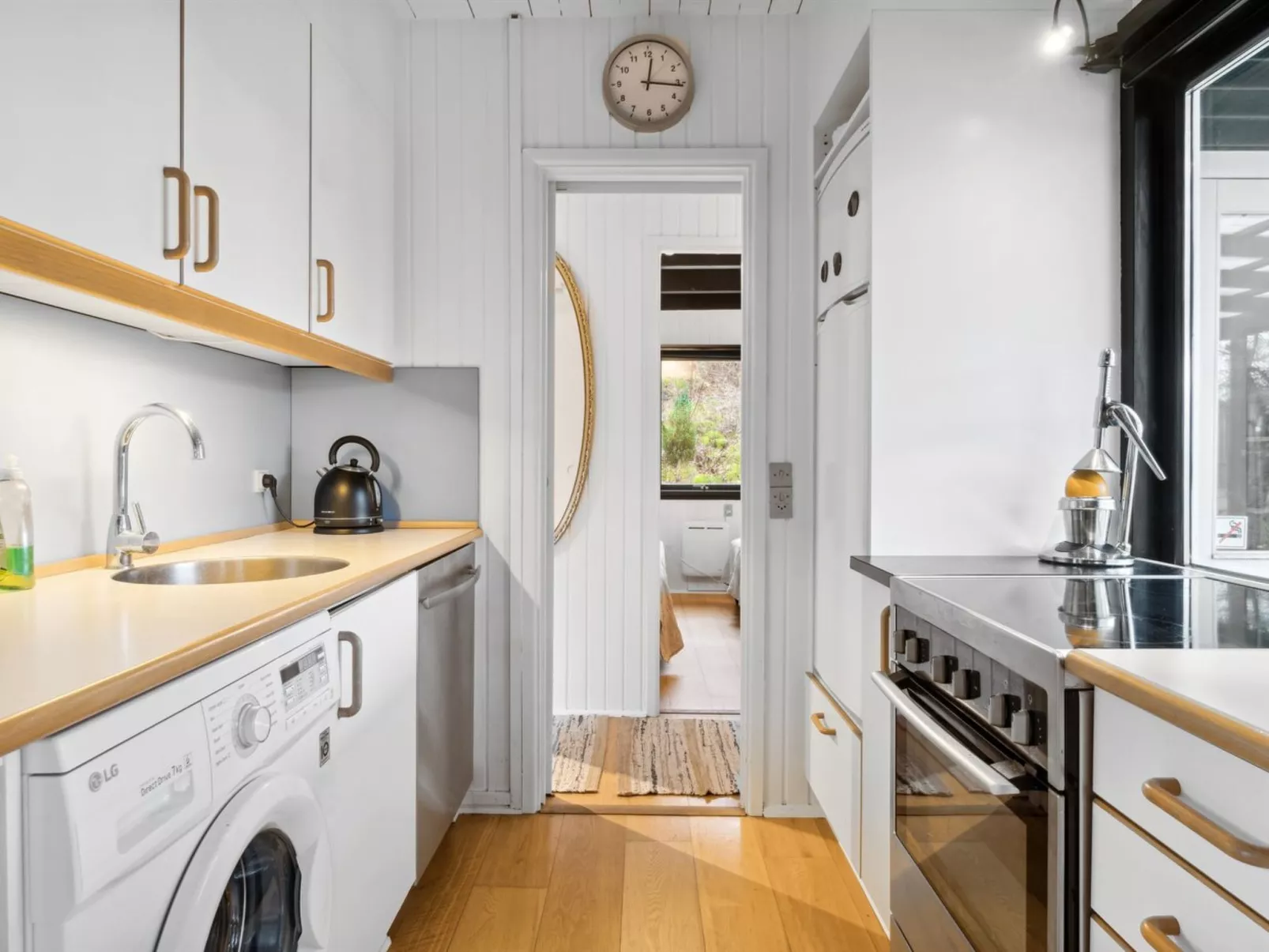 "Anthonette" - 900m from the sea-Dedans