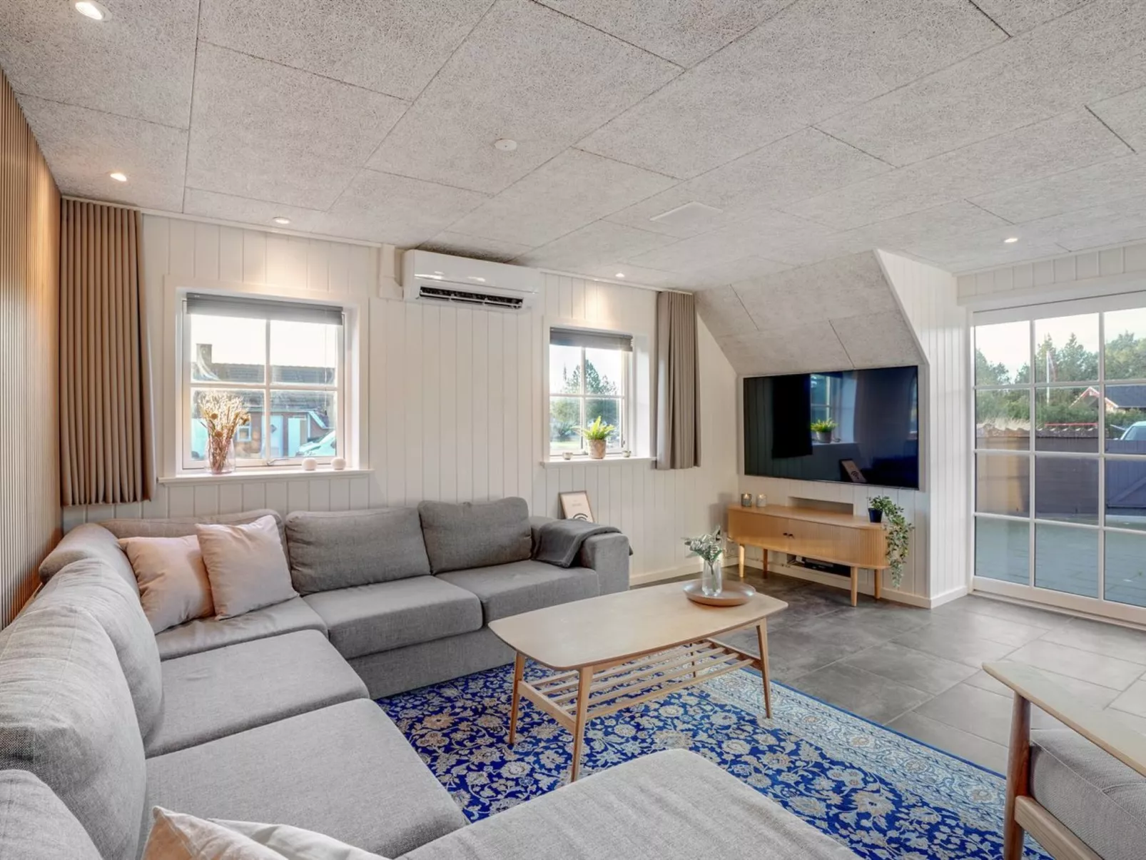 "Oskari" - 1.3km from the sea-Inside