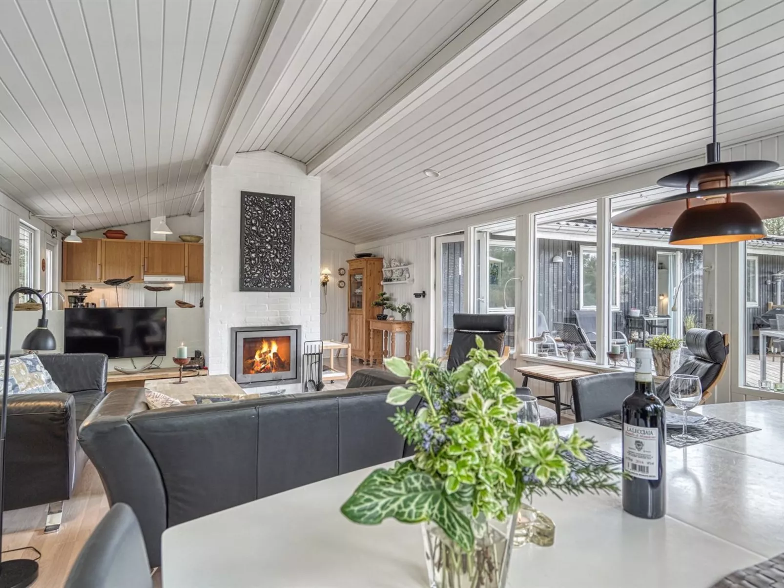 "Taneli" - 2.2km from the sea-Inside