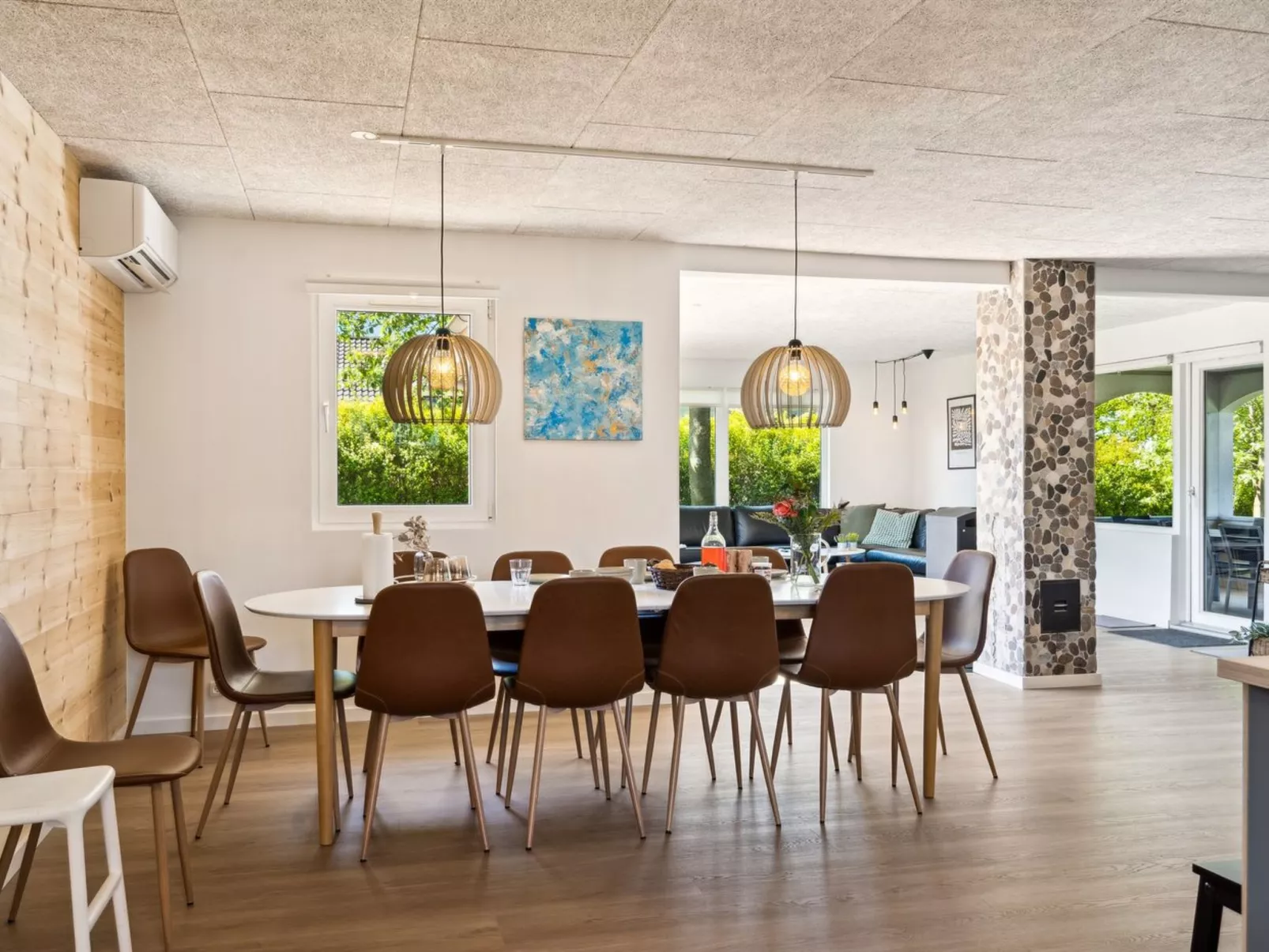 "Eunice" - 850m from the sea-Inside