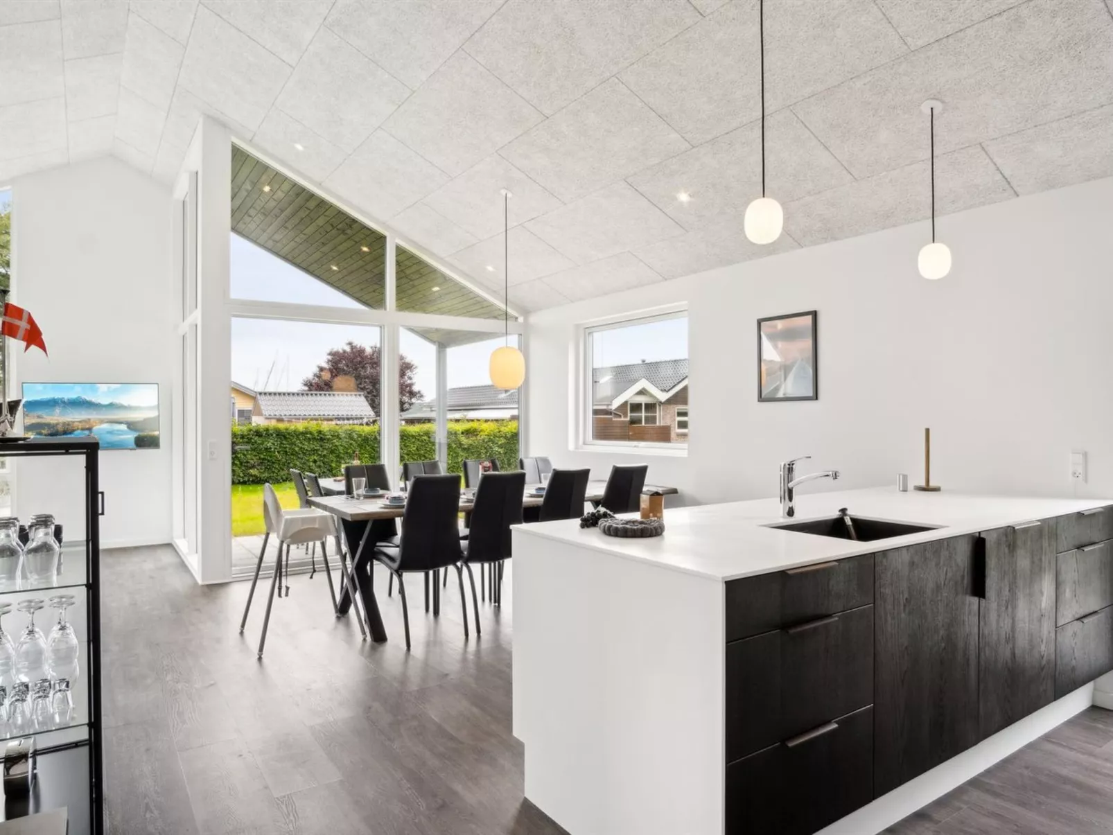 "Stygg" - 75m from the sea-Inside