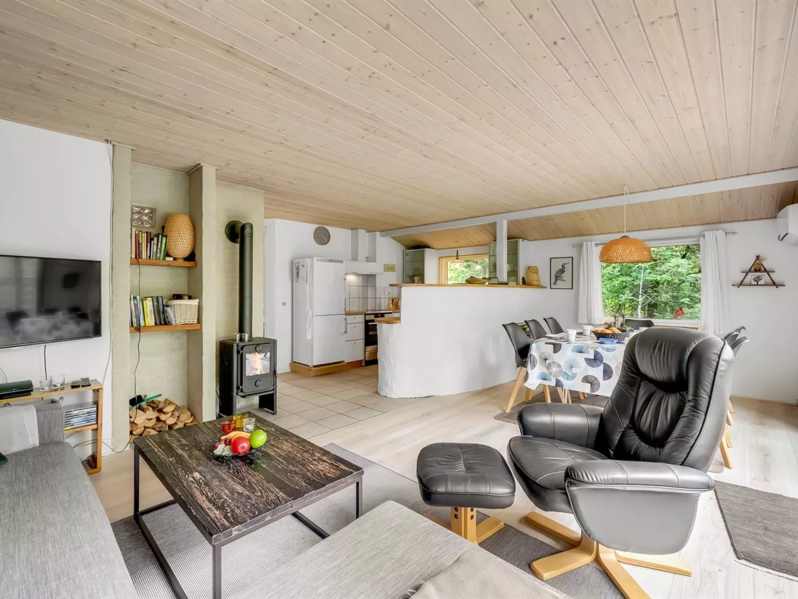 "Hilde" - 350m to the fjord-Inside