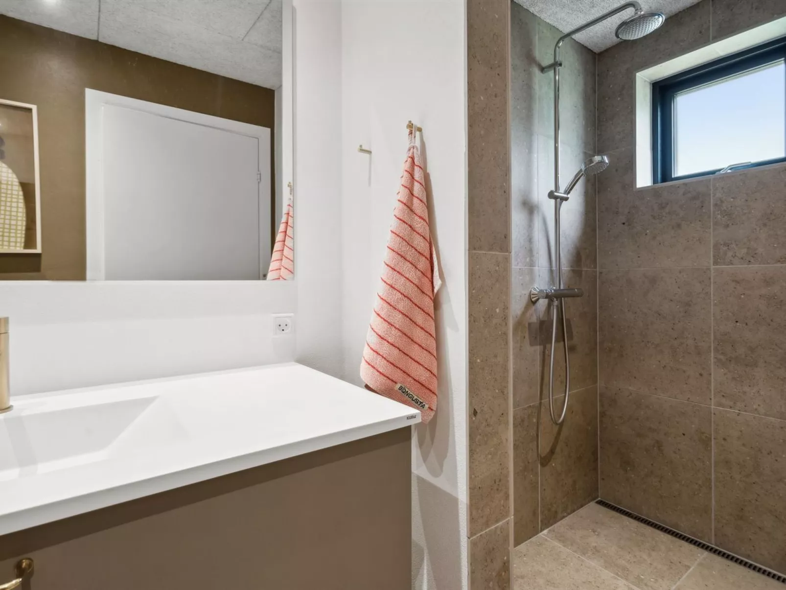 "Karlene" - 300m from the sea-Inside