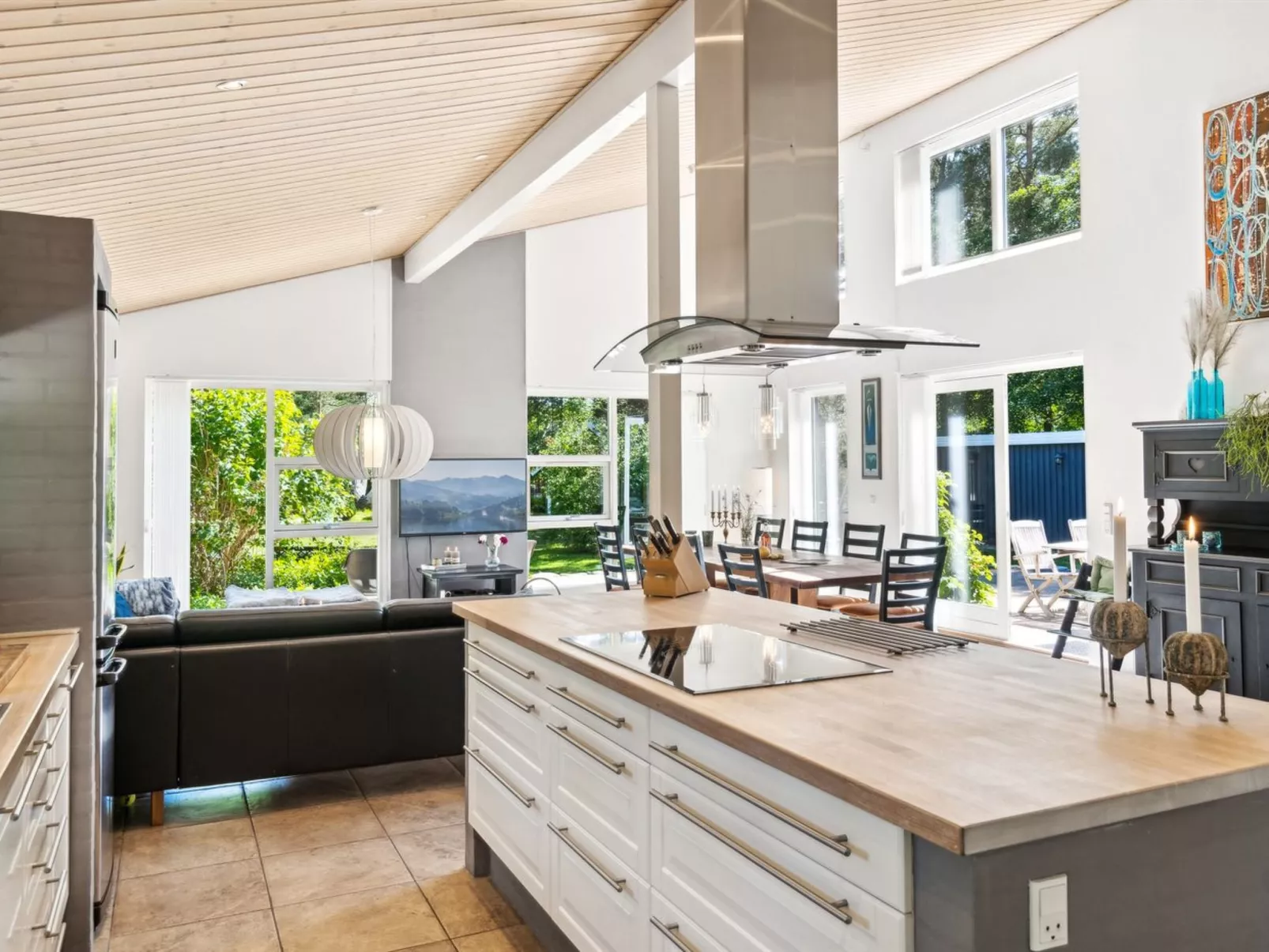 "Romil" - 2.1km from the sea-Inside