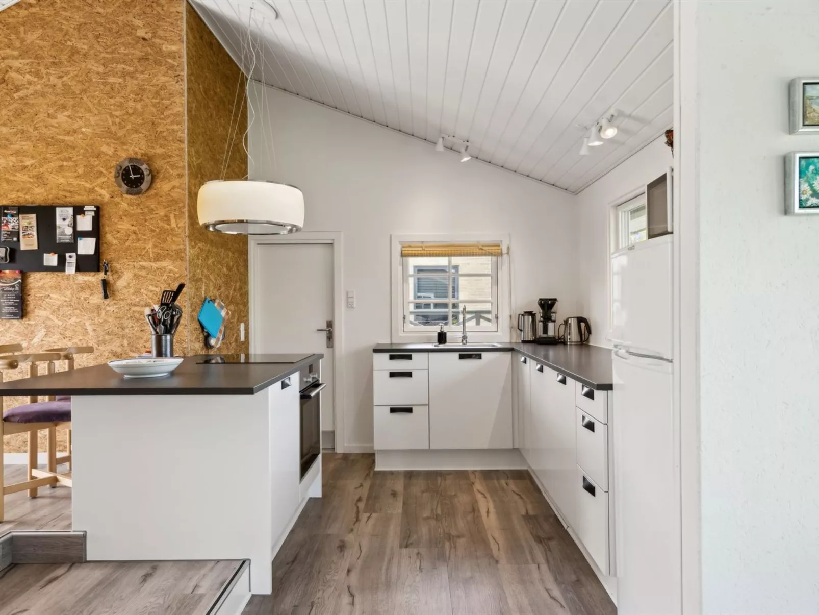 "Sölvy" - 300m from the sea-Drinnen