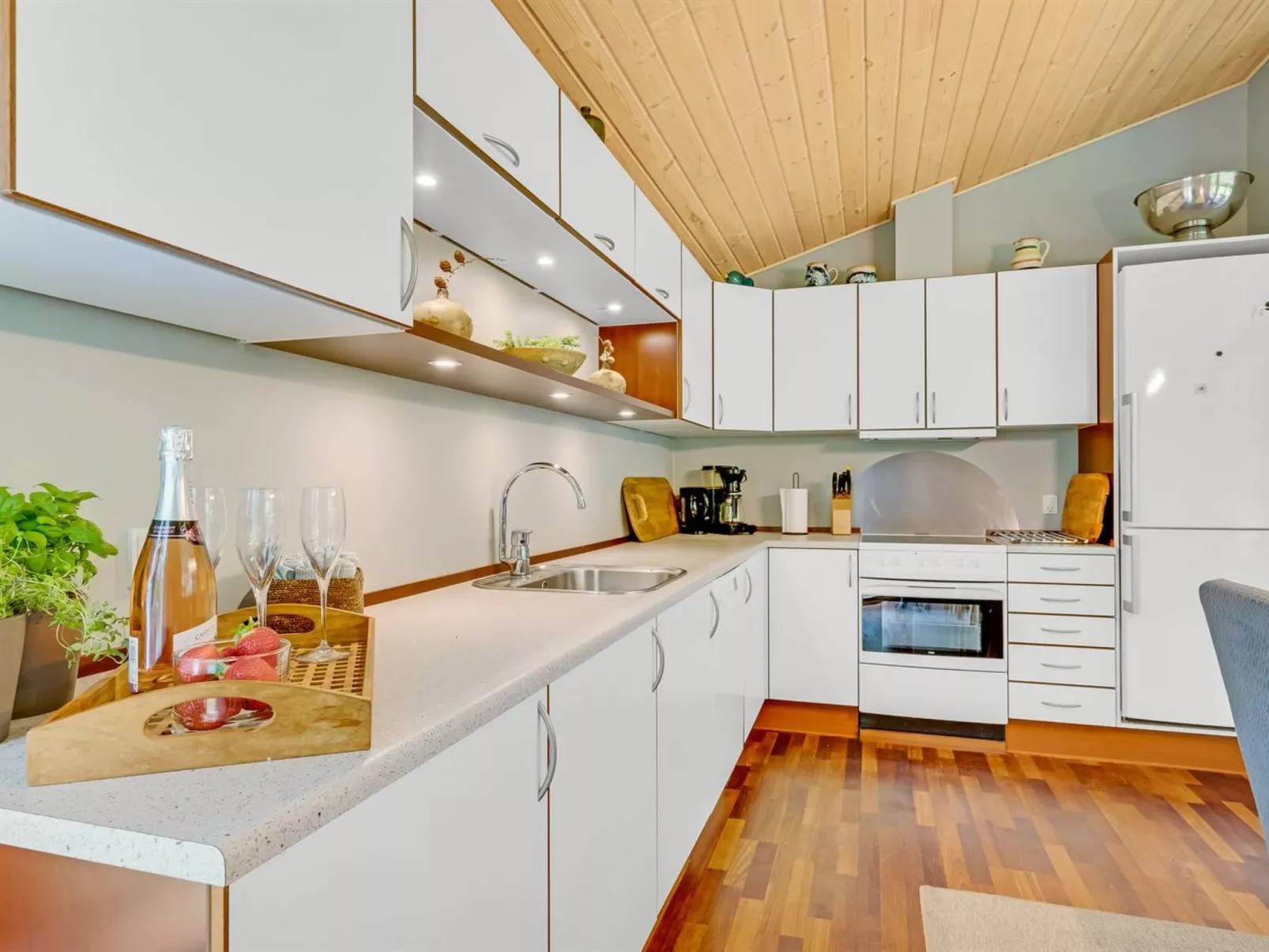 "Zölestine" -  from the sea-Inside