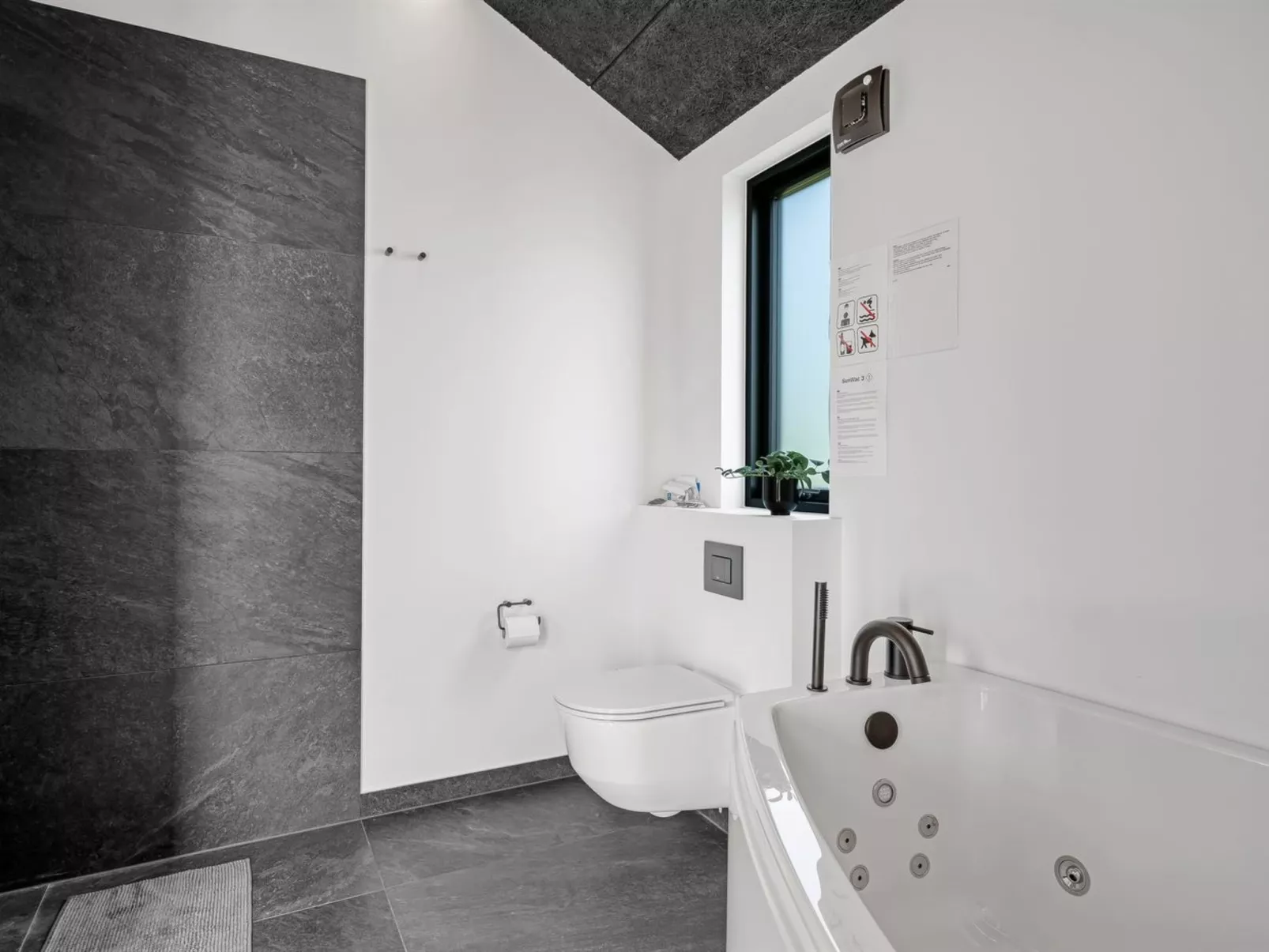 "Udder" - 1.5km from the sea-Inside