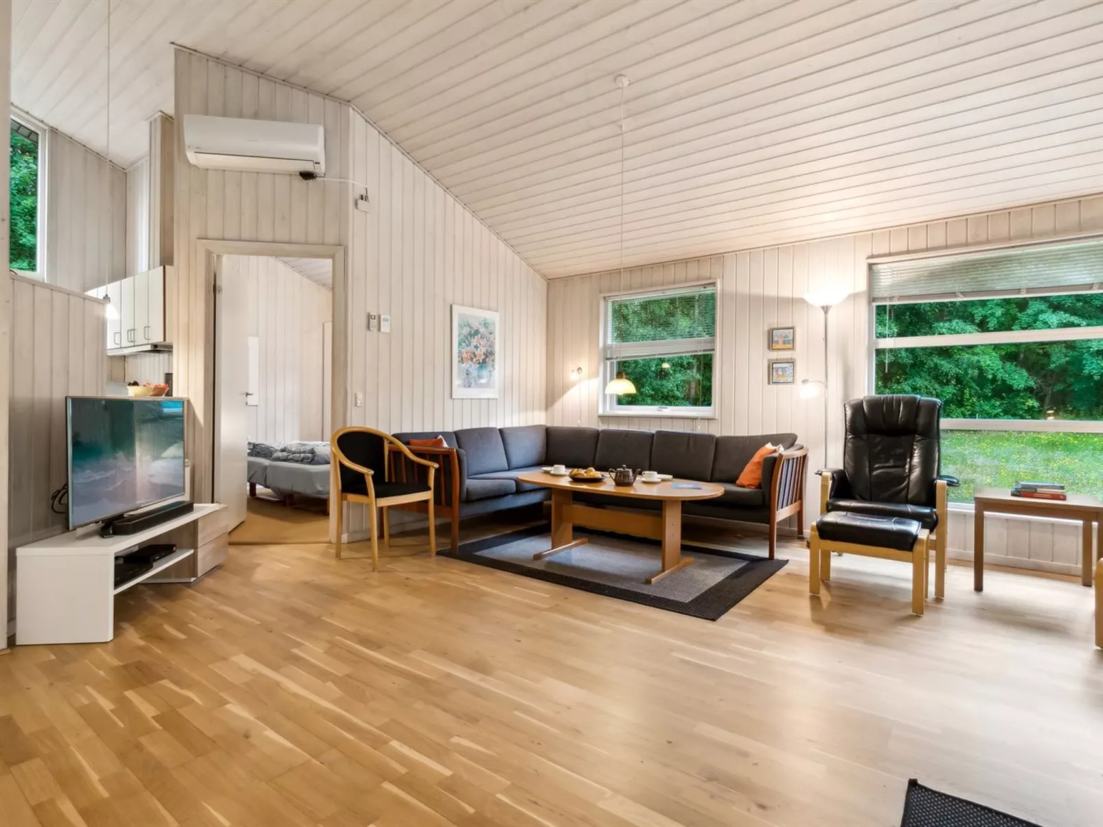 "Emmie" - 1.2km from the sea-Inside