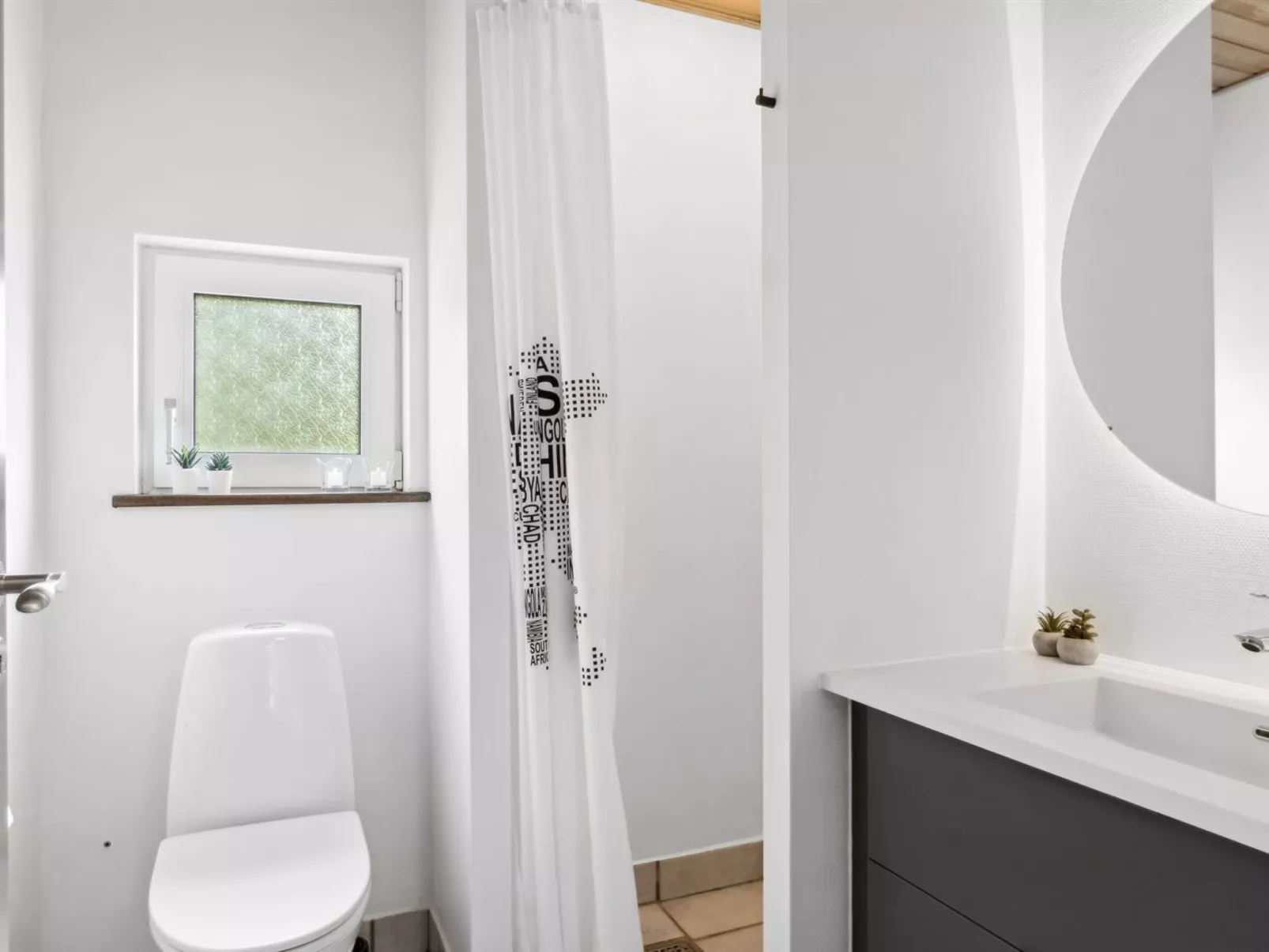 "Svenn" - 300m from the sea-Drinnen