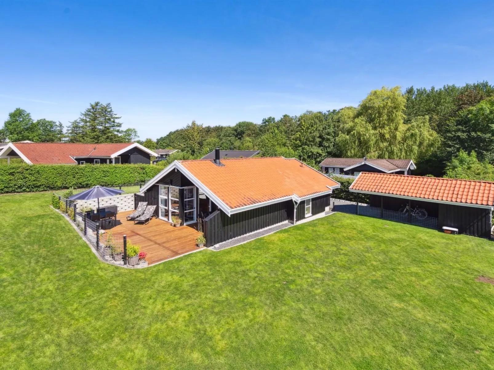 "Enida" - 350m to the fjord-Outside