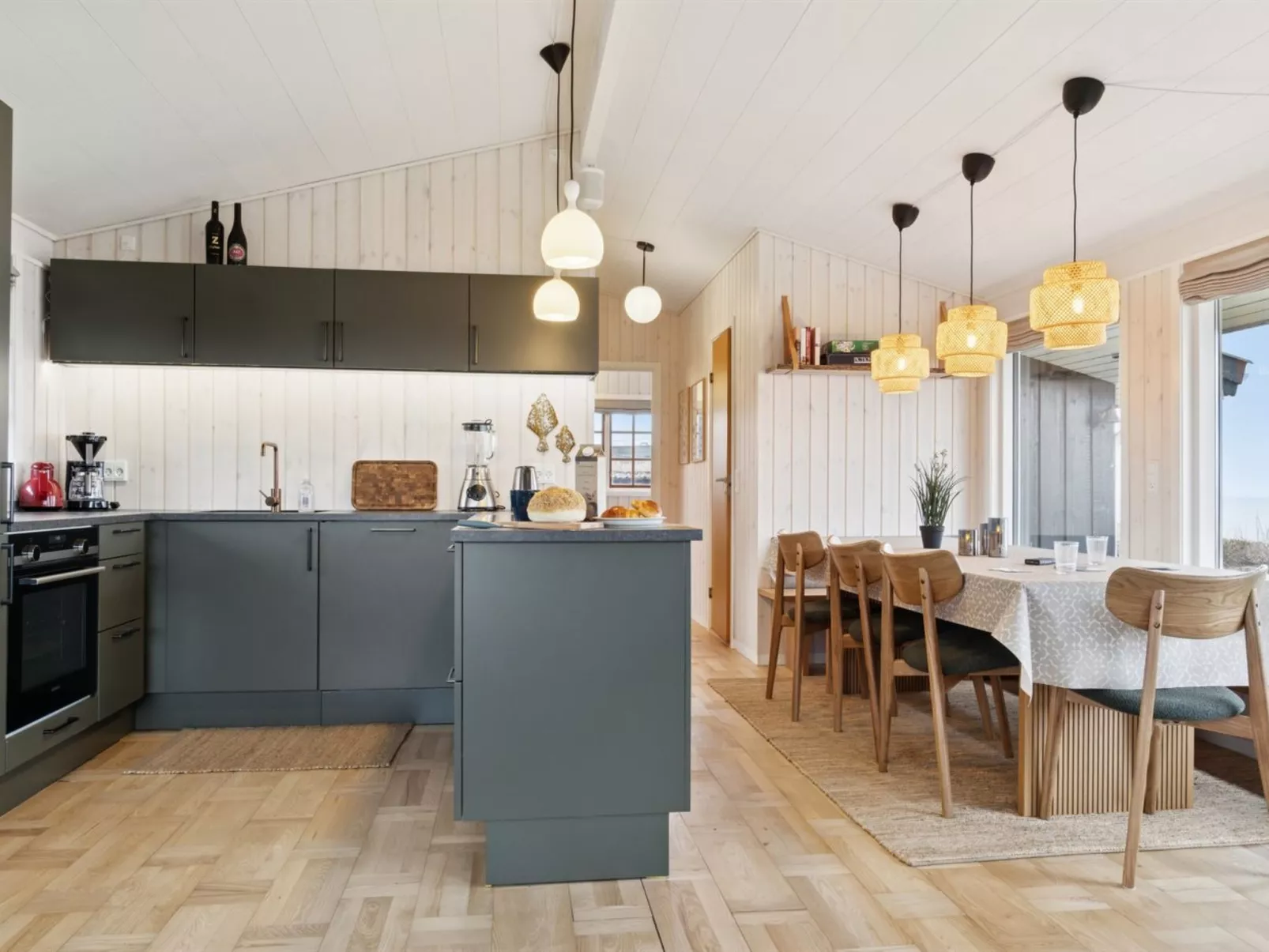 "Titta" - 10m to the fjord-Inside